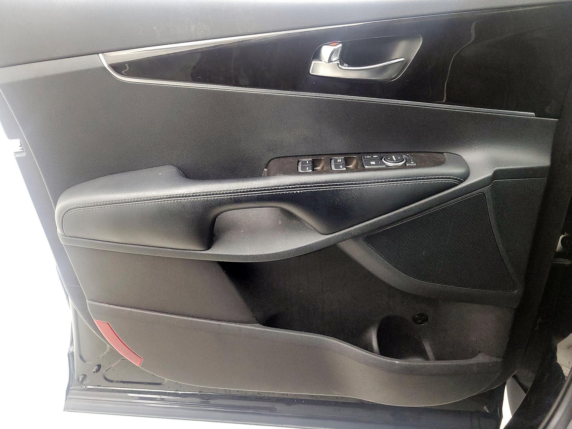 Thumbnail: 2016 Kia Sorento - 12