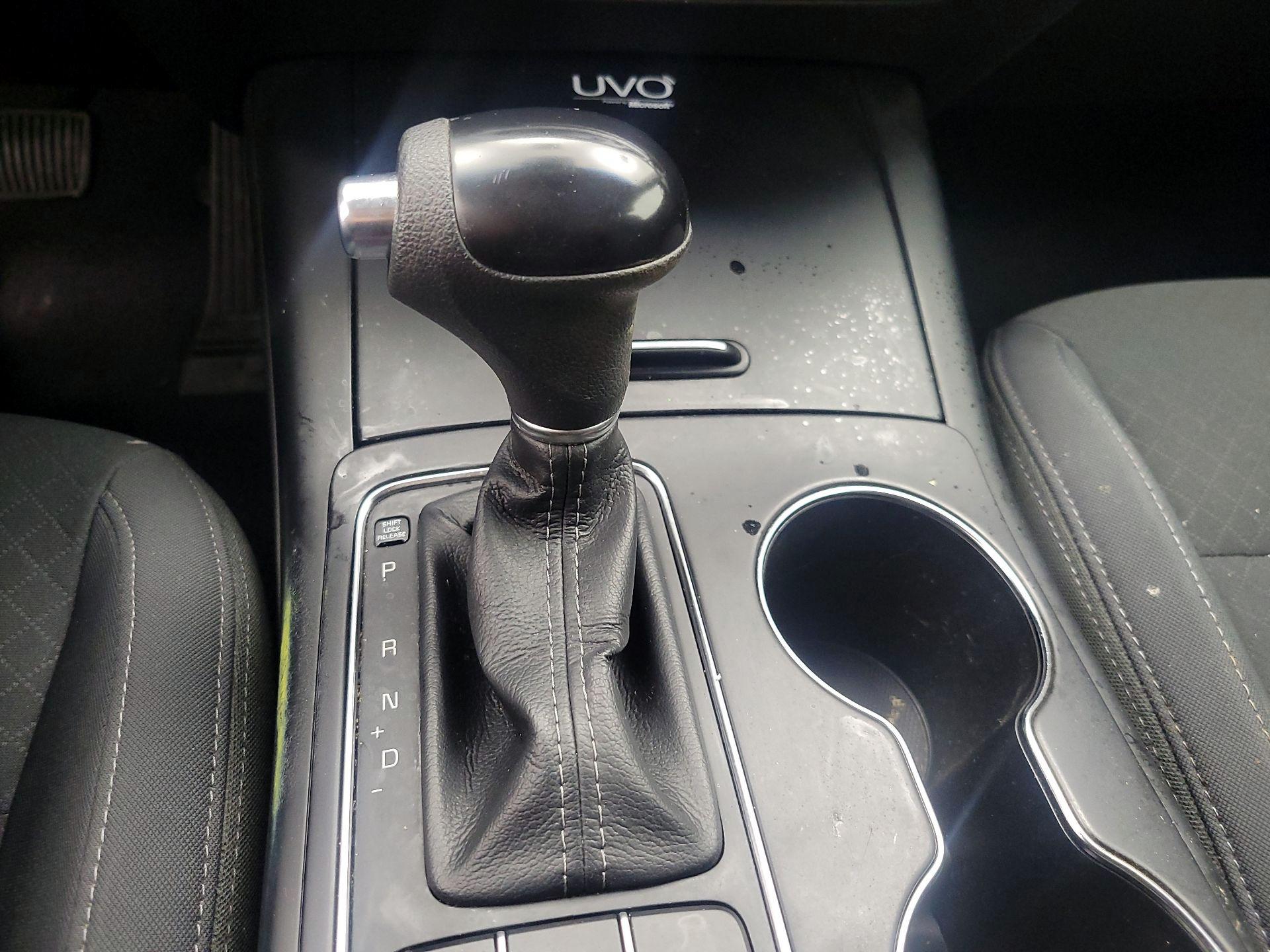 Thumbnail: 2016 Kia Sorento - 17