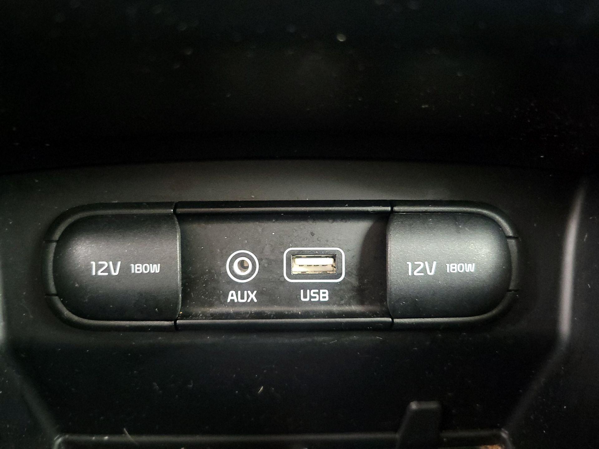 Thumbnail: 2016 Kia Sorento - 18