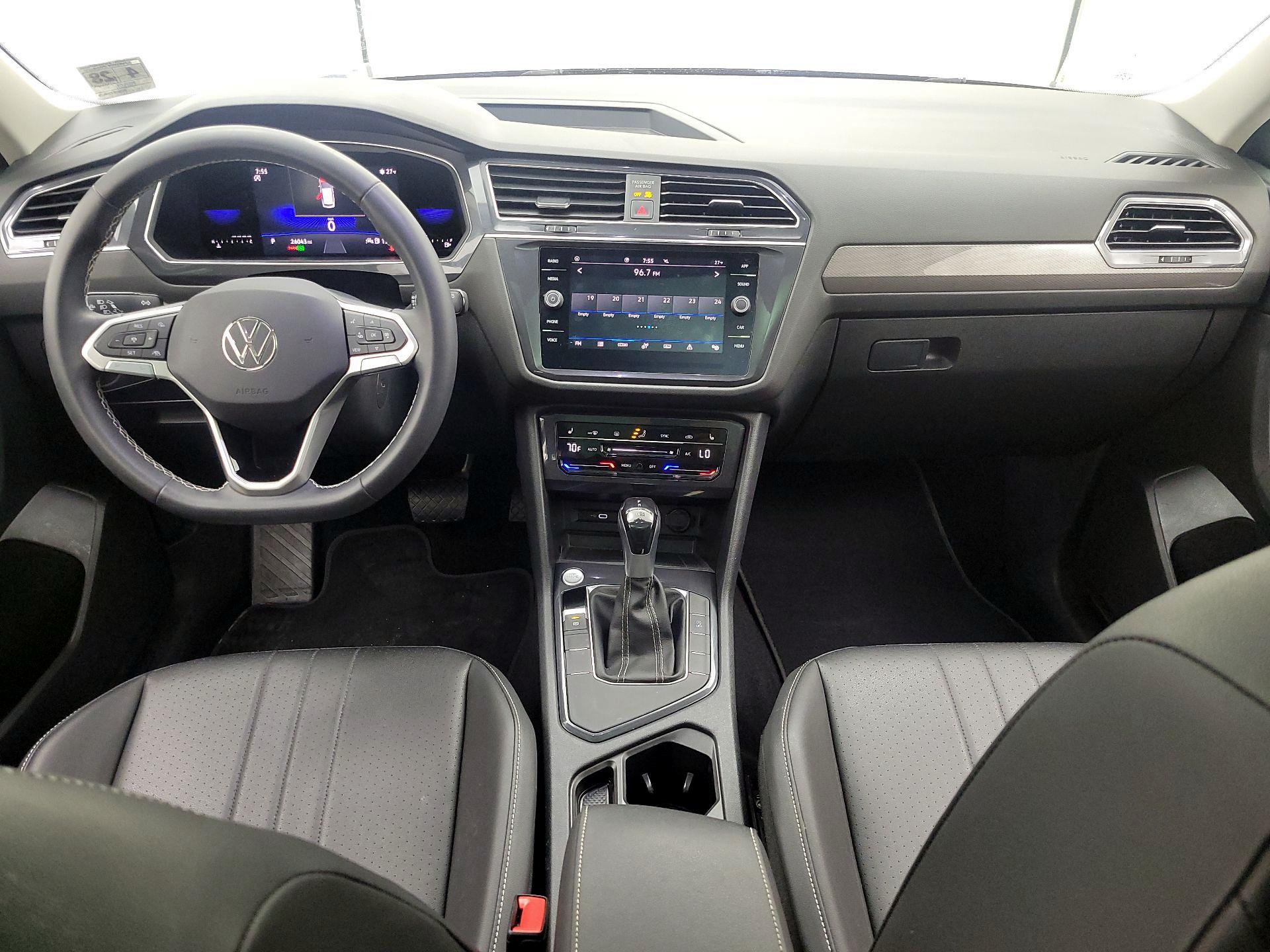 Thumbnail: 2023 Volkswagen Tiguan - 9