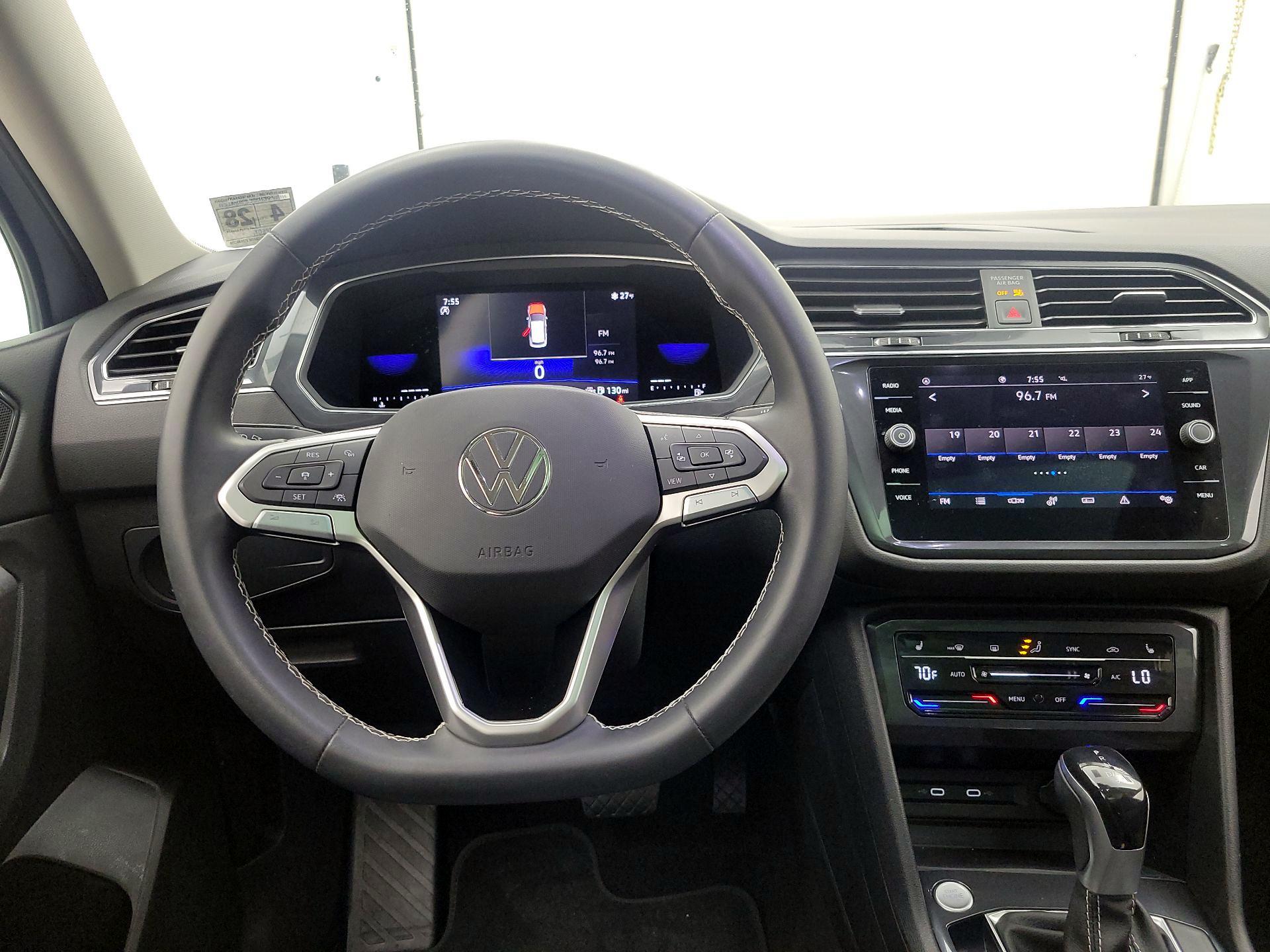 Thumbnail: 2023 Volkswagen Tiguan - 10