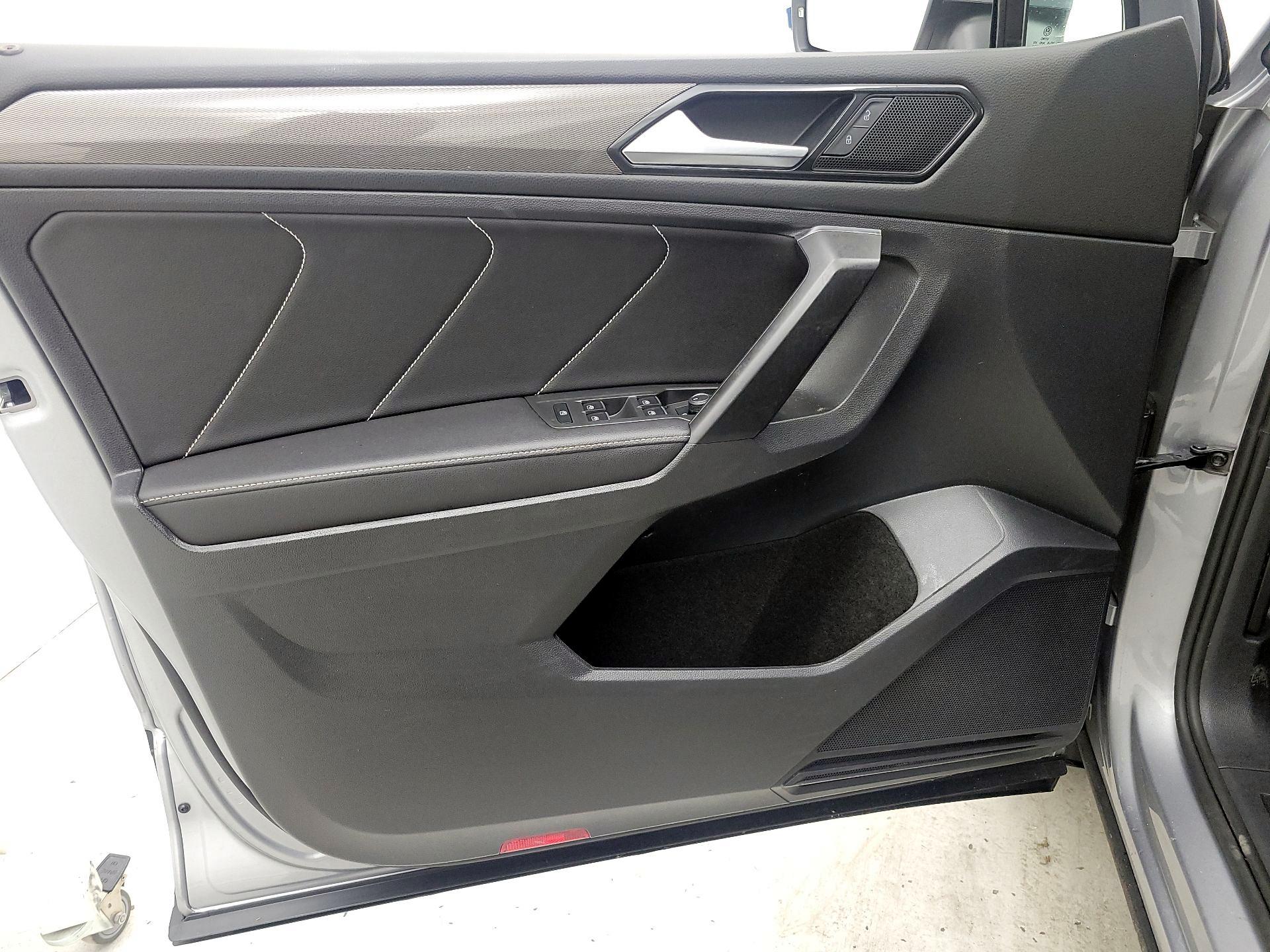 Thumbnail: 2023 Volkswagen Tiguan - 12