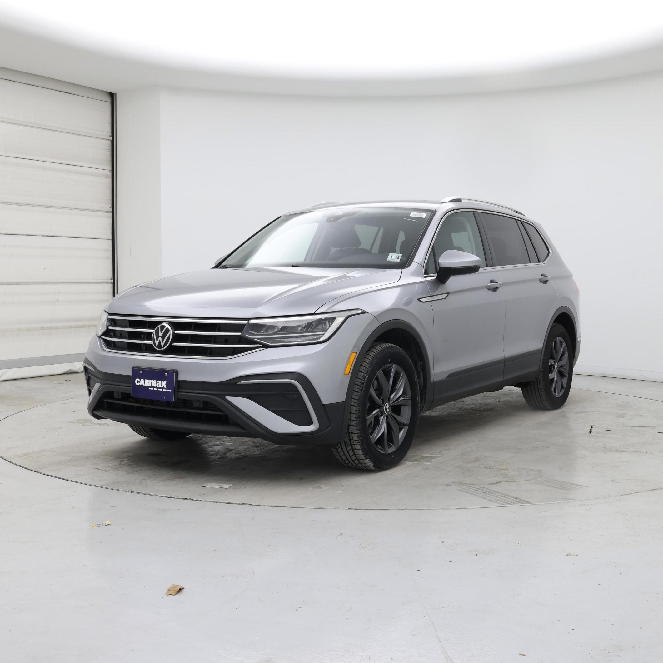 Thumbnail: 2023 Volkswagen Tiguan - 4