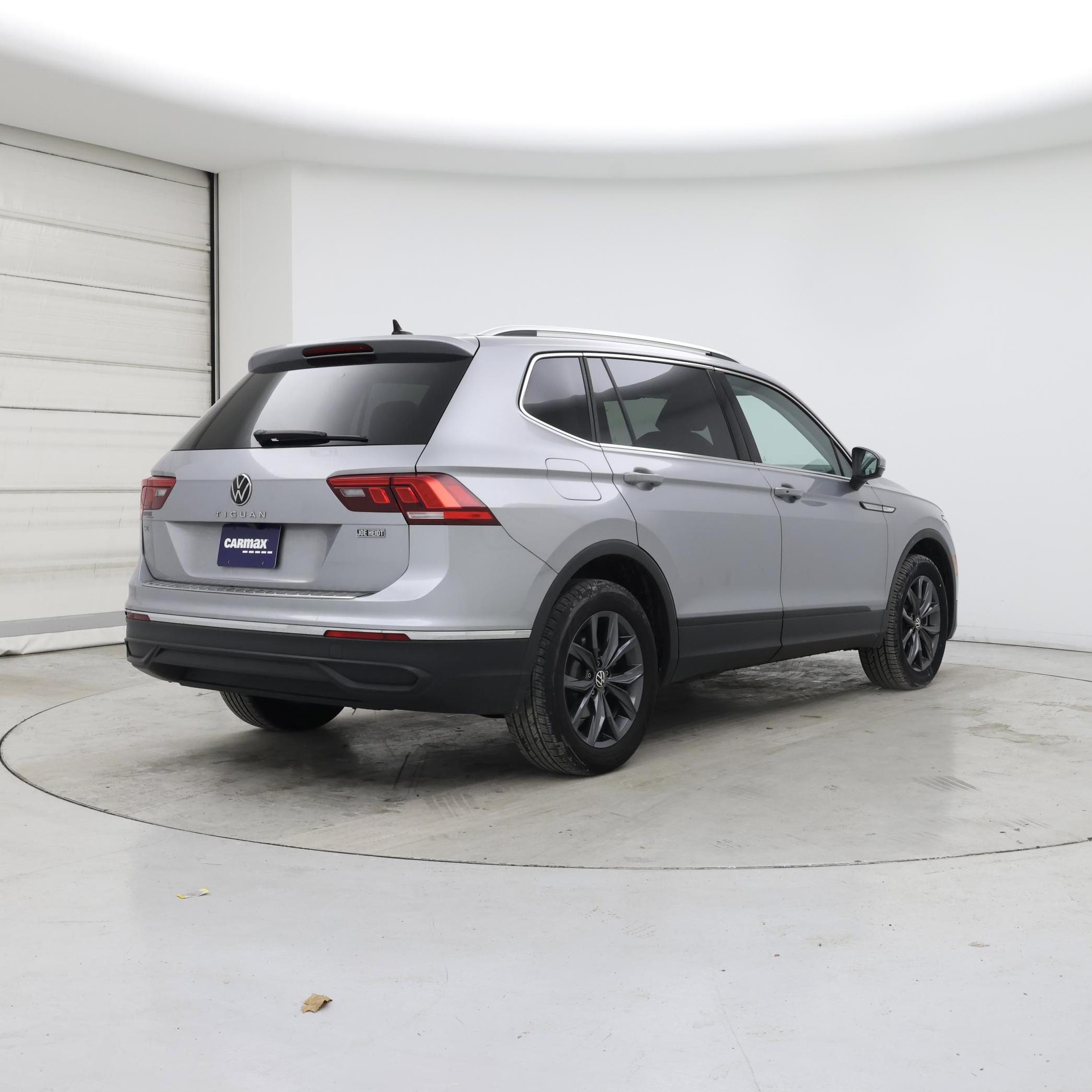 Thumbnail: 2023 Volkswagen Tiguan - 8