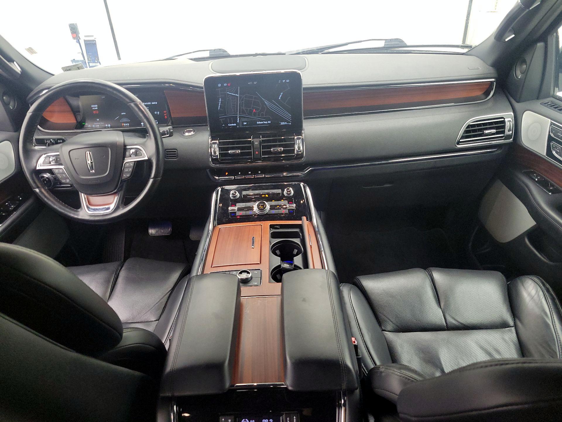 Thumbnail: 2020 Lincoln Navigator L - 9