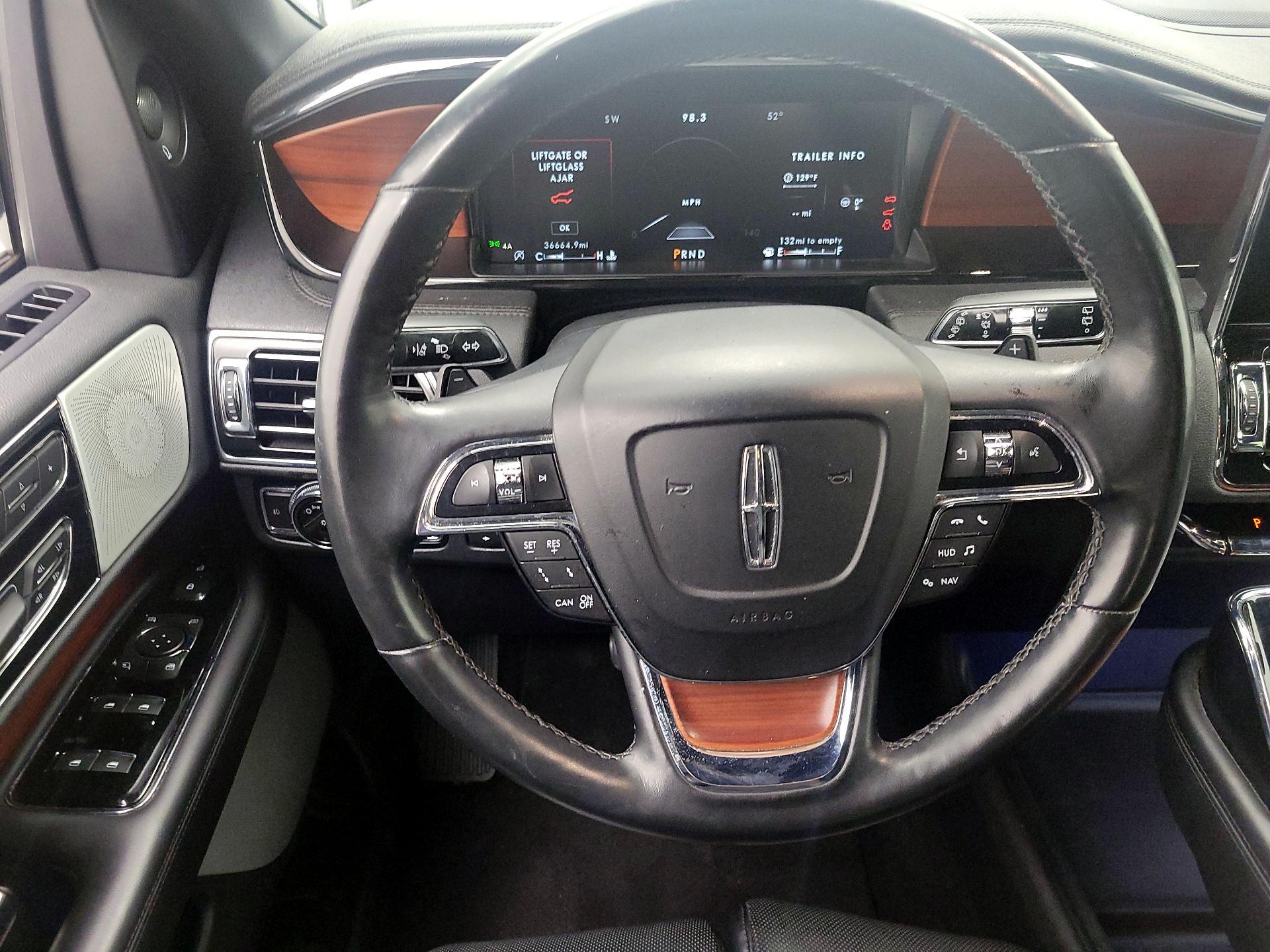 Thumbnail: 2020 Lincoln Navigator L - 10