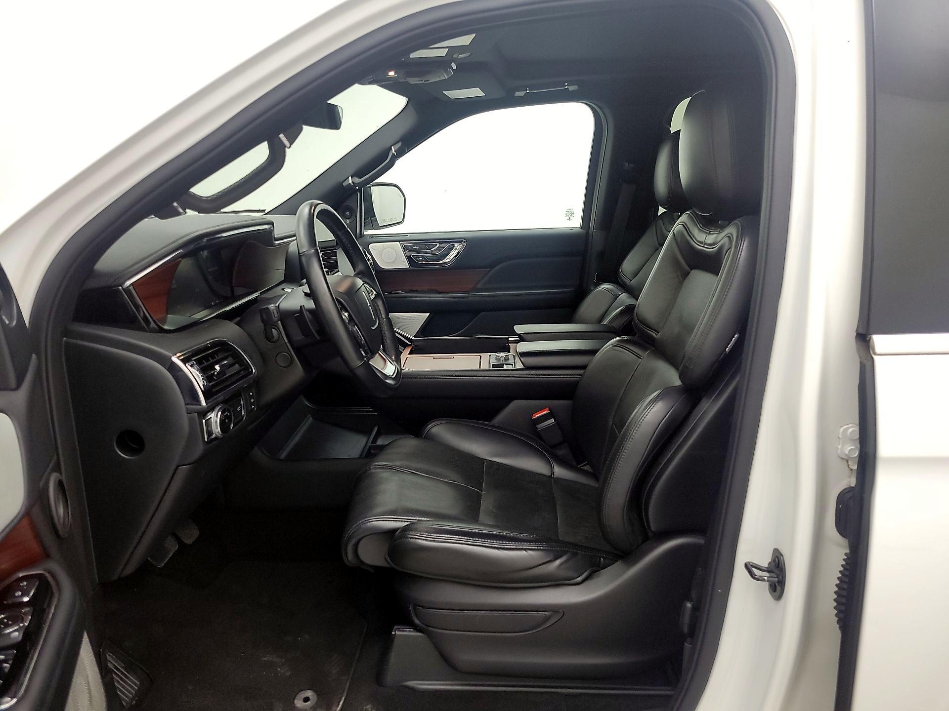 Thumbnail: 2020 Lincoln Navigator L - 11