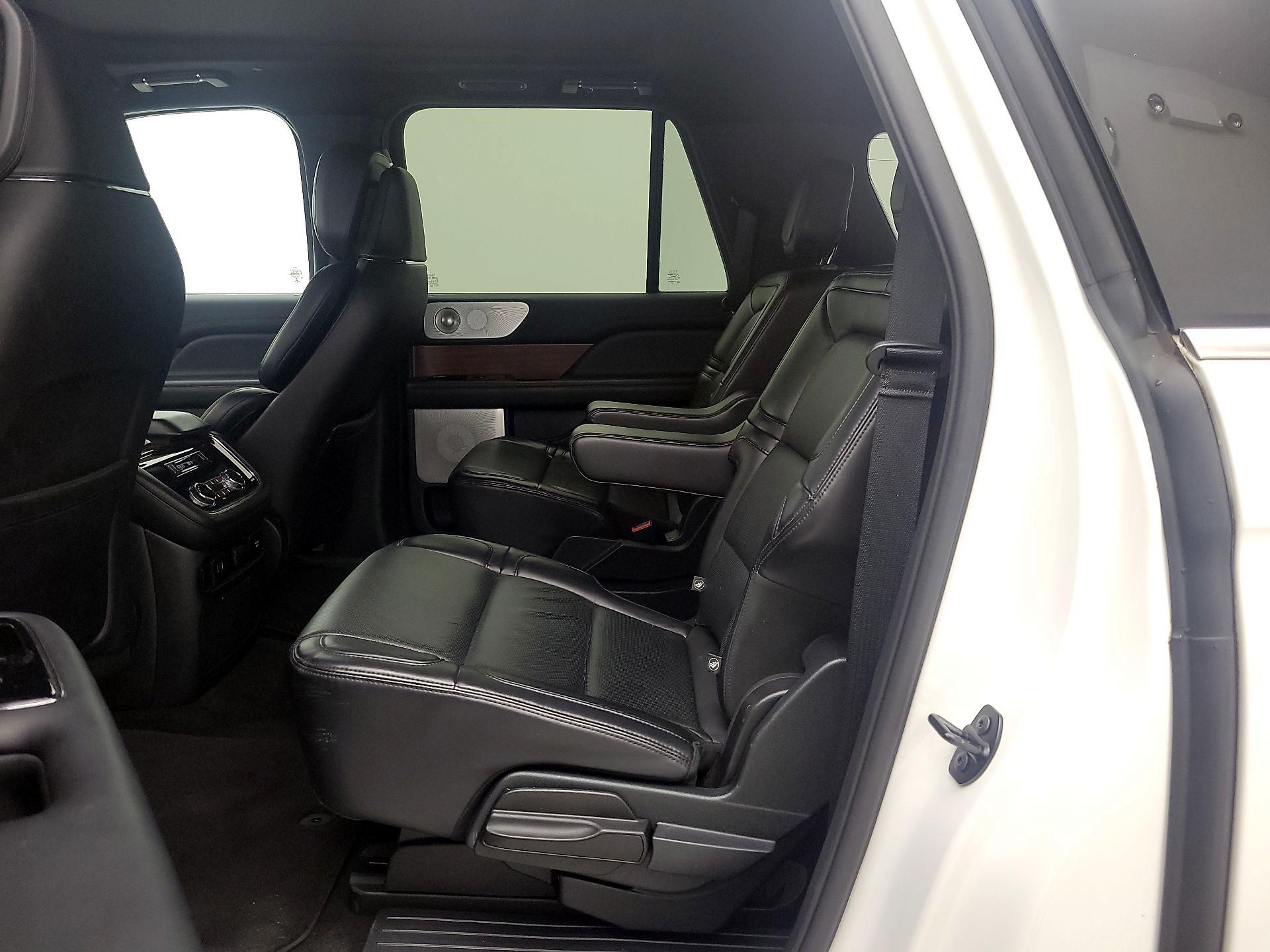 Thumbnail: 2020 Lincoln Navigator L - 20