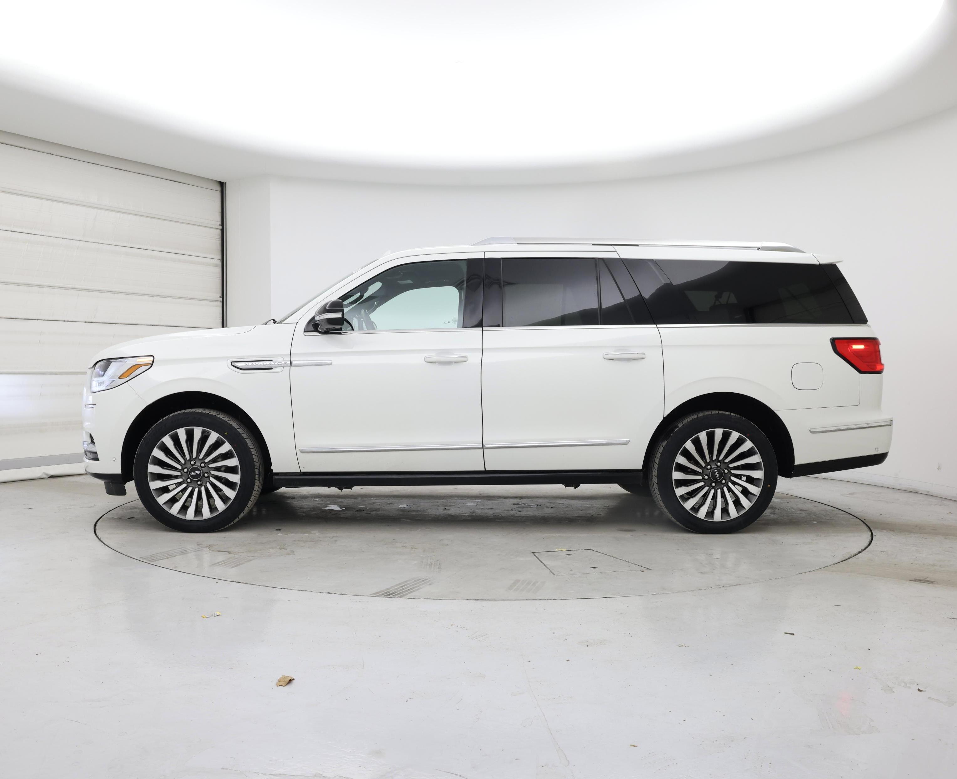 Thumbnail: 2020 Lincoln Navigator L - 3