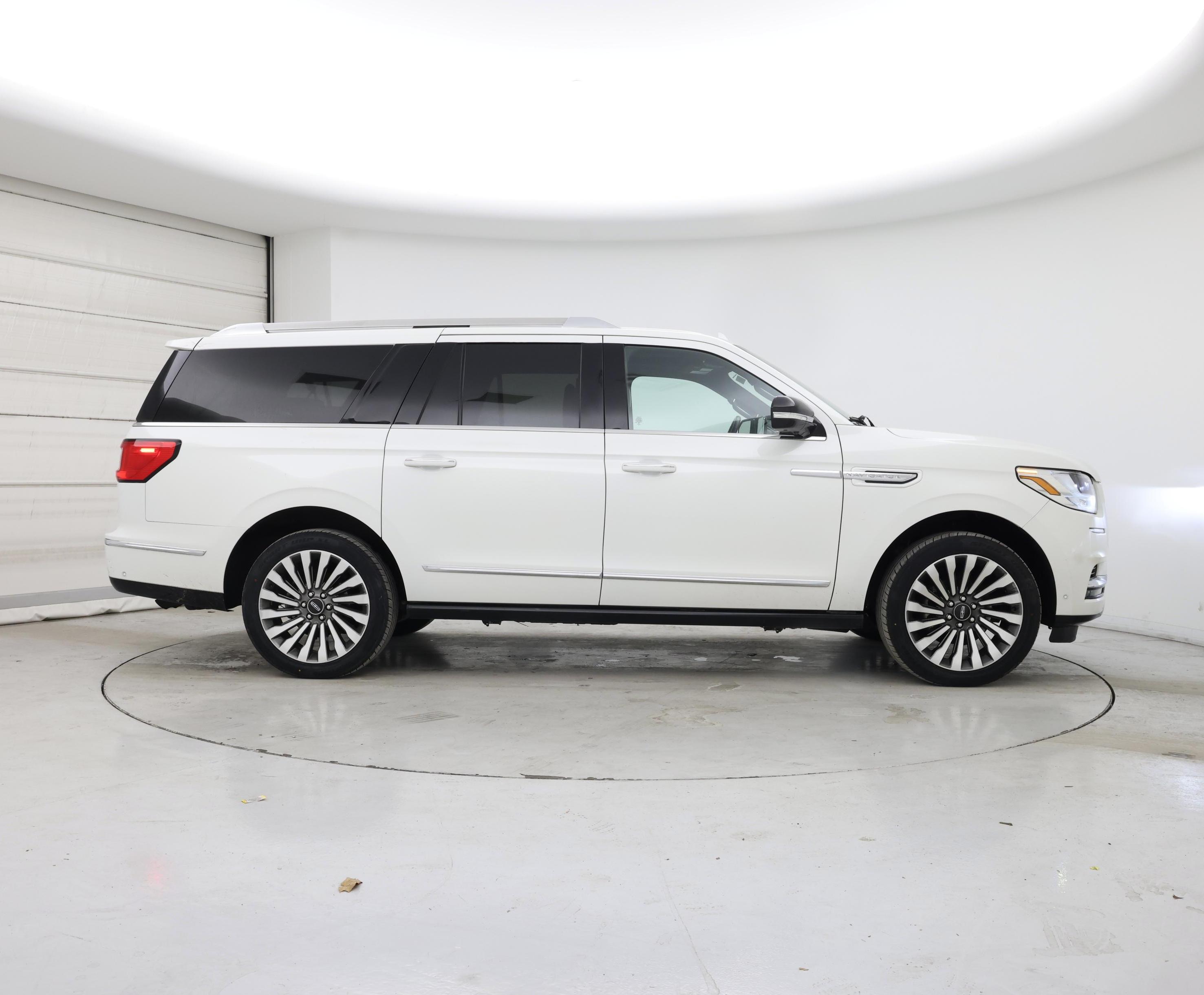 Thumbnail: 2020 Lincoln Navigator L - 7