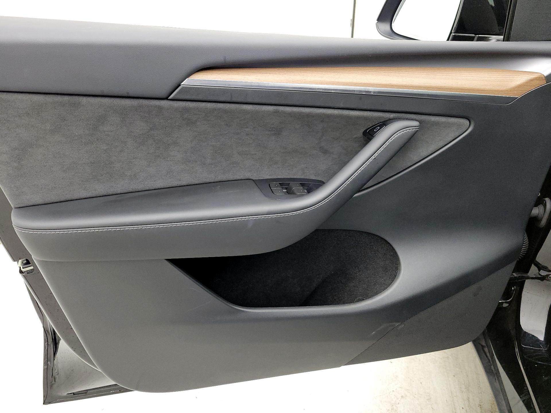 Thumbnail: 2023 Tesla Model Y - 12