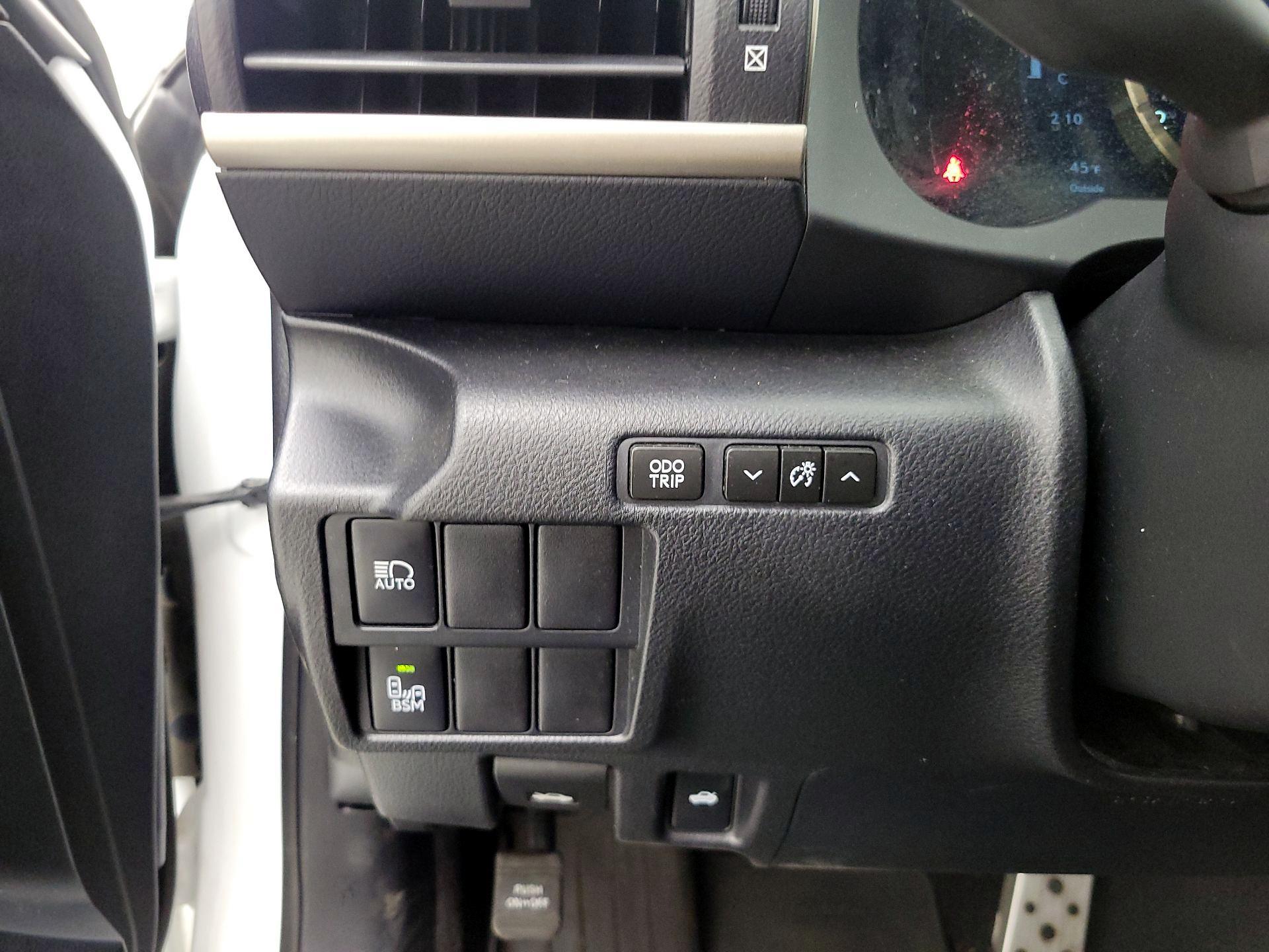 Thumbnail: 2017 Lexus IS - 13