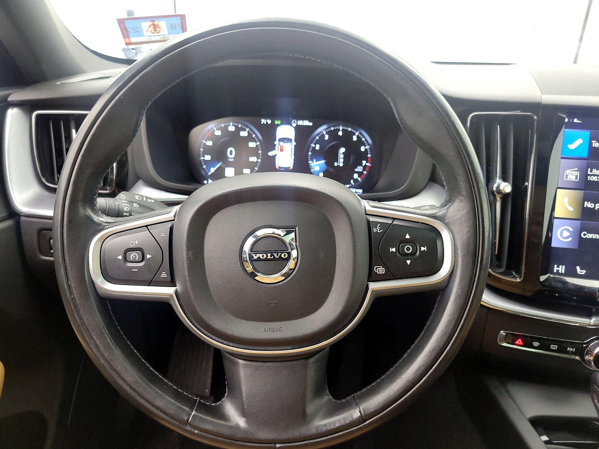 Thumbnail: 2020 Volvo XC60 - 10