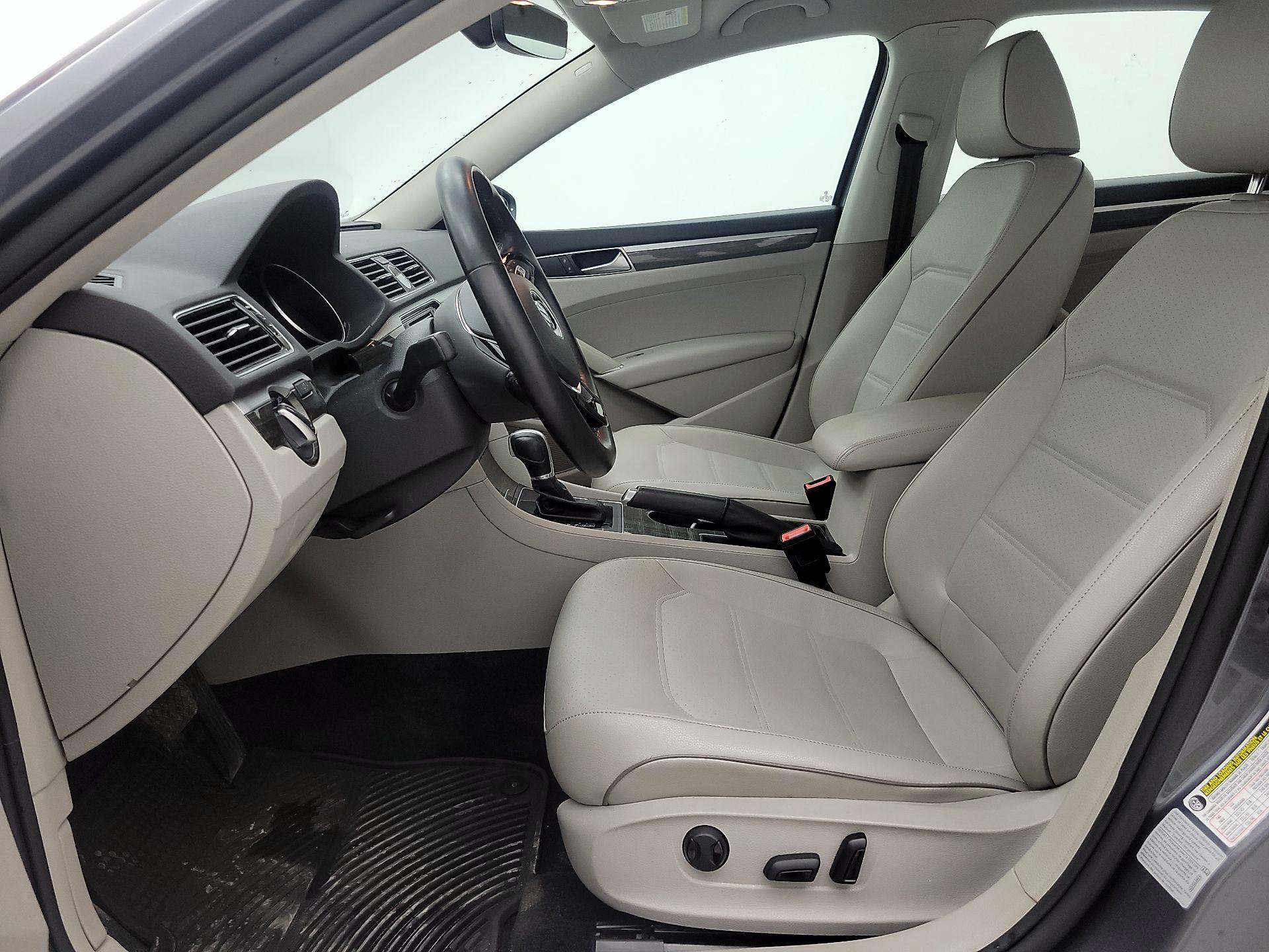 Thumbnail: 2017 Volkswagen Passat - 11