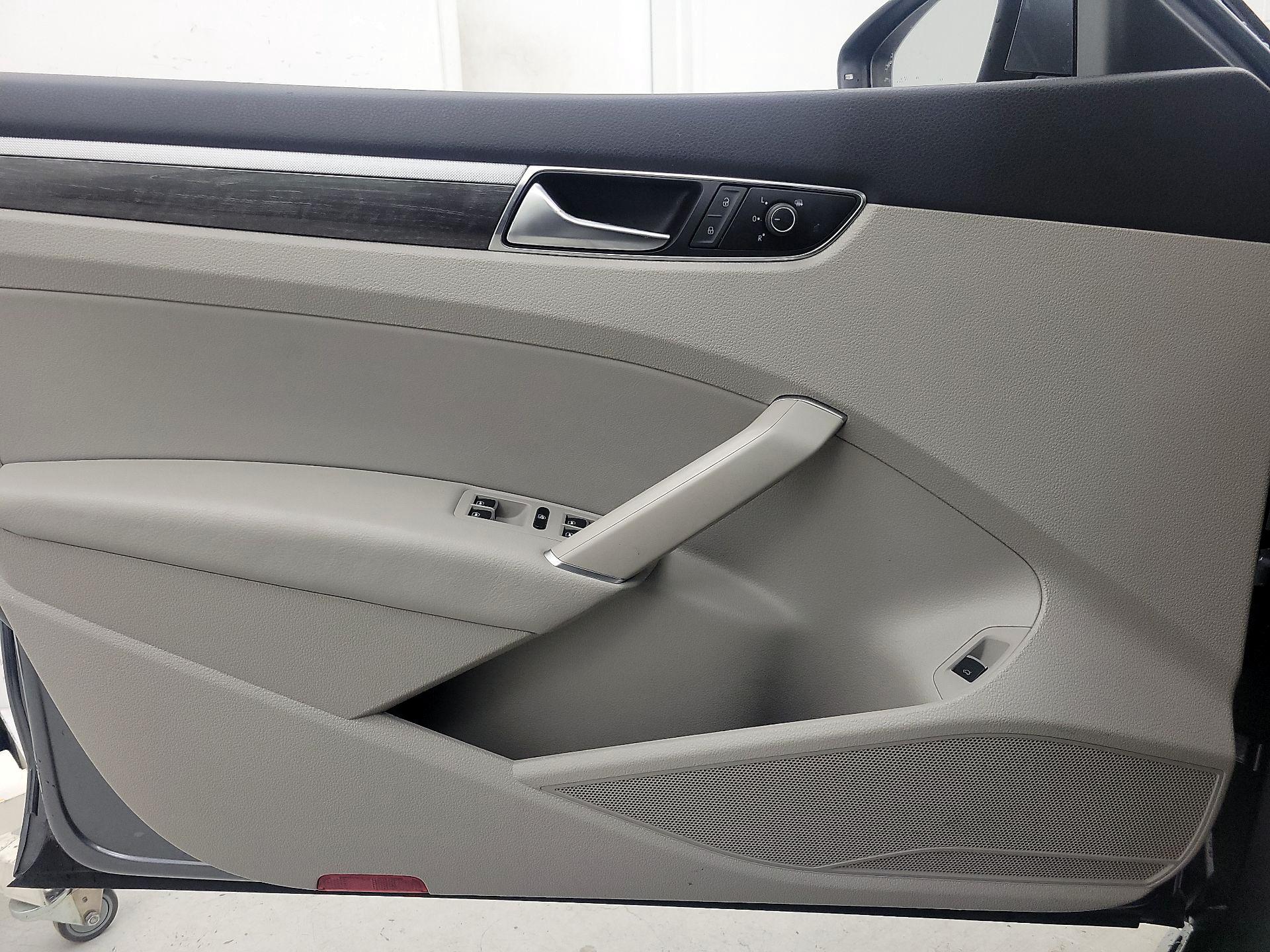 Thumbnail: 2017 Volkswagen Passat - 12