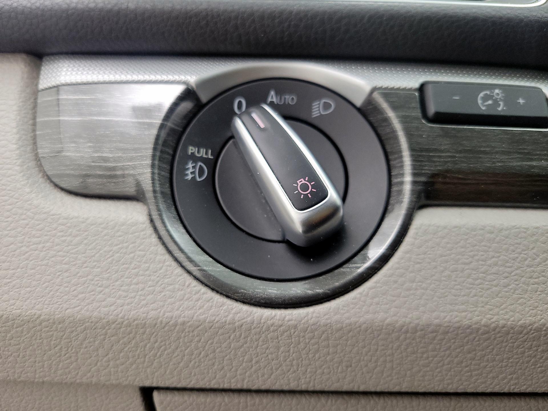 Thumbnail: 2017 Volkswagen Passat - 13