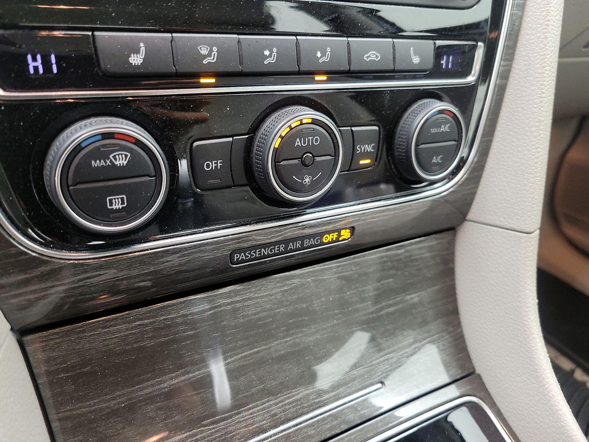 Thumbnail: 2017 Volkswagen Passat - 16