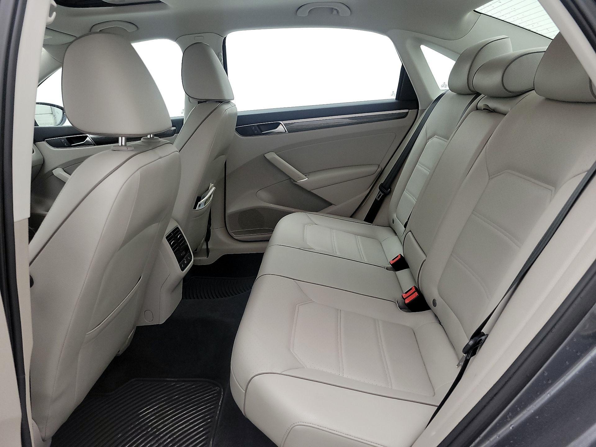 Thumbnail: 2017 Volkswagen Passat - 20