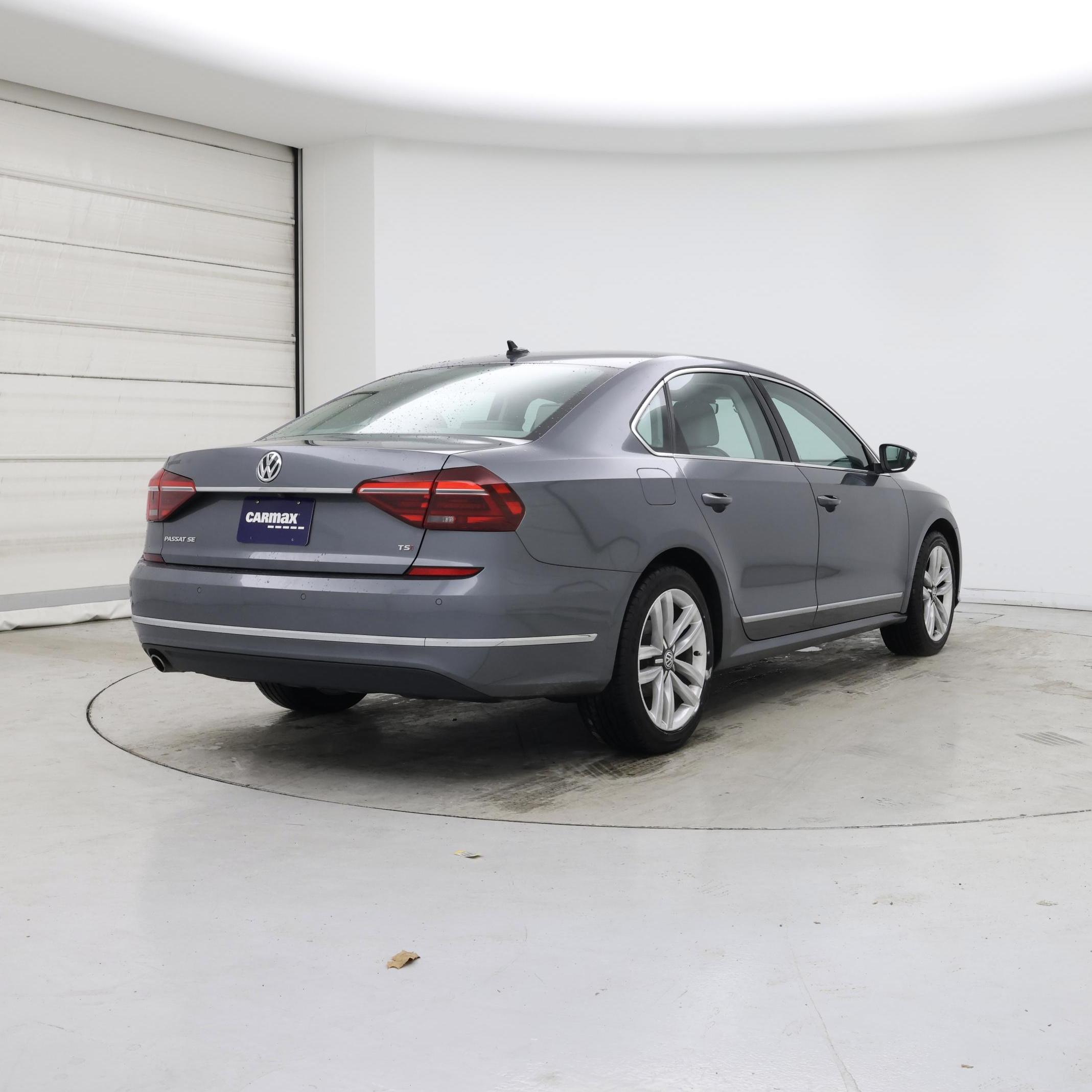 Thumbnail: 2017 Volkswagen Passat - 8