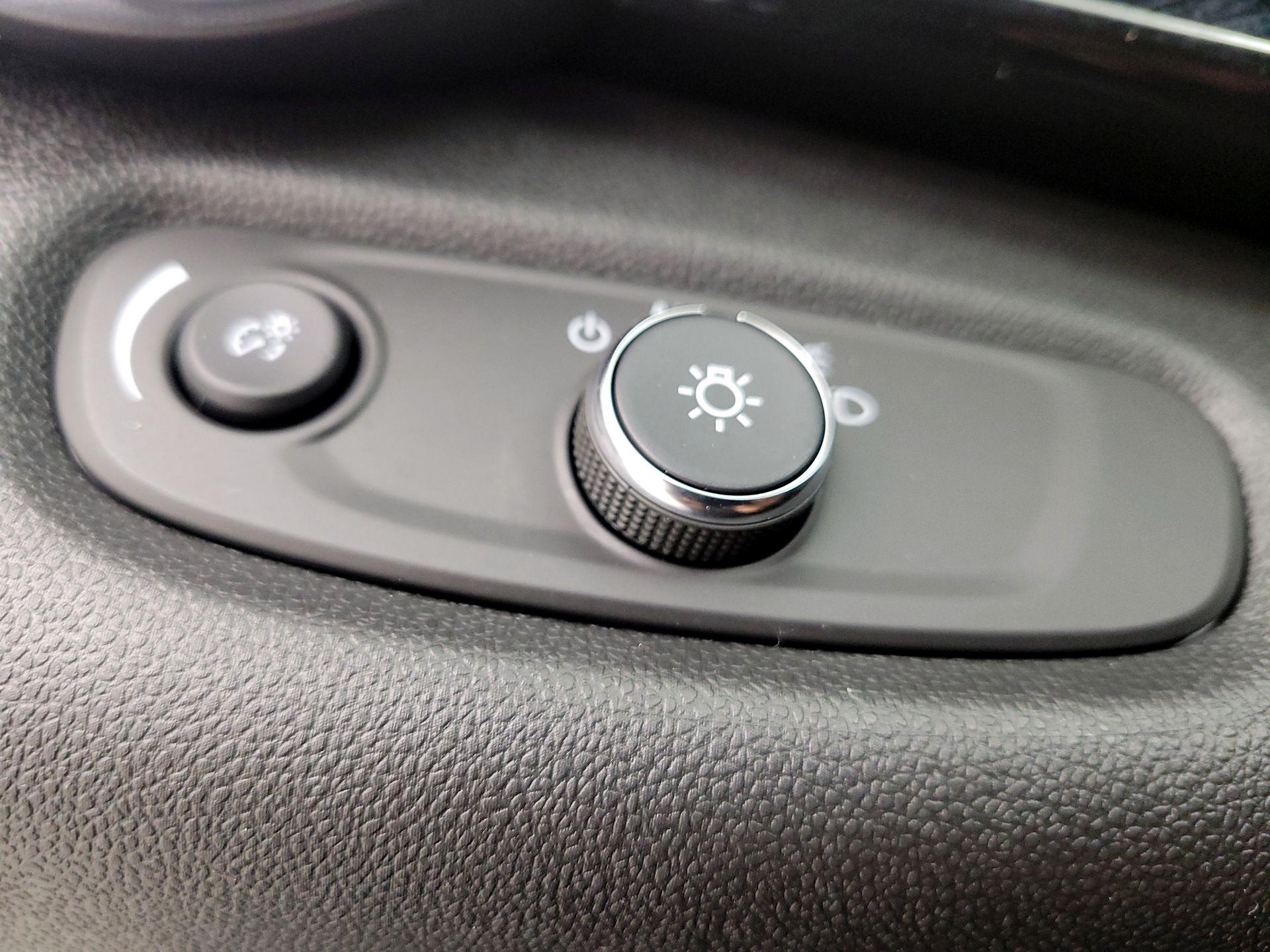 Thumbnail: 2025 Chevrolet Trax - 13