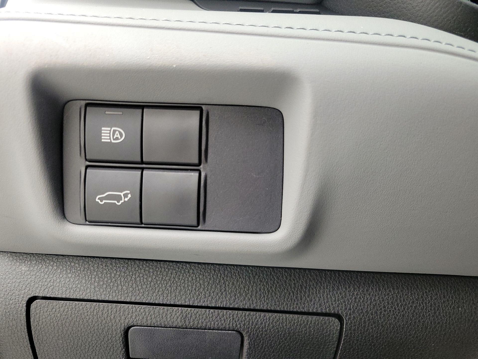 Thumbnail: 2022 Toyota Highlander - 13