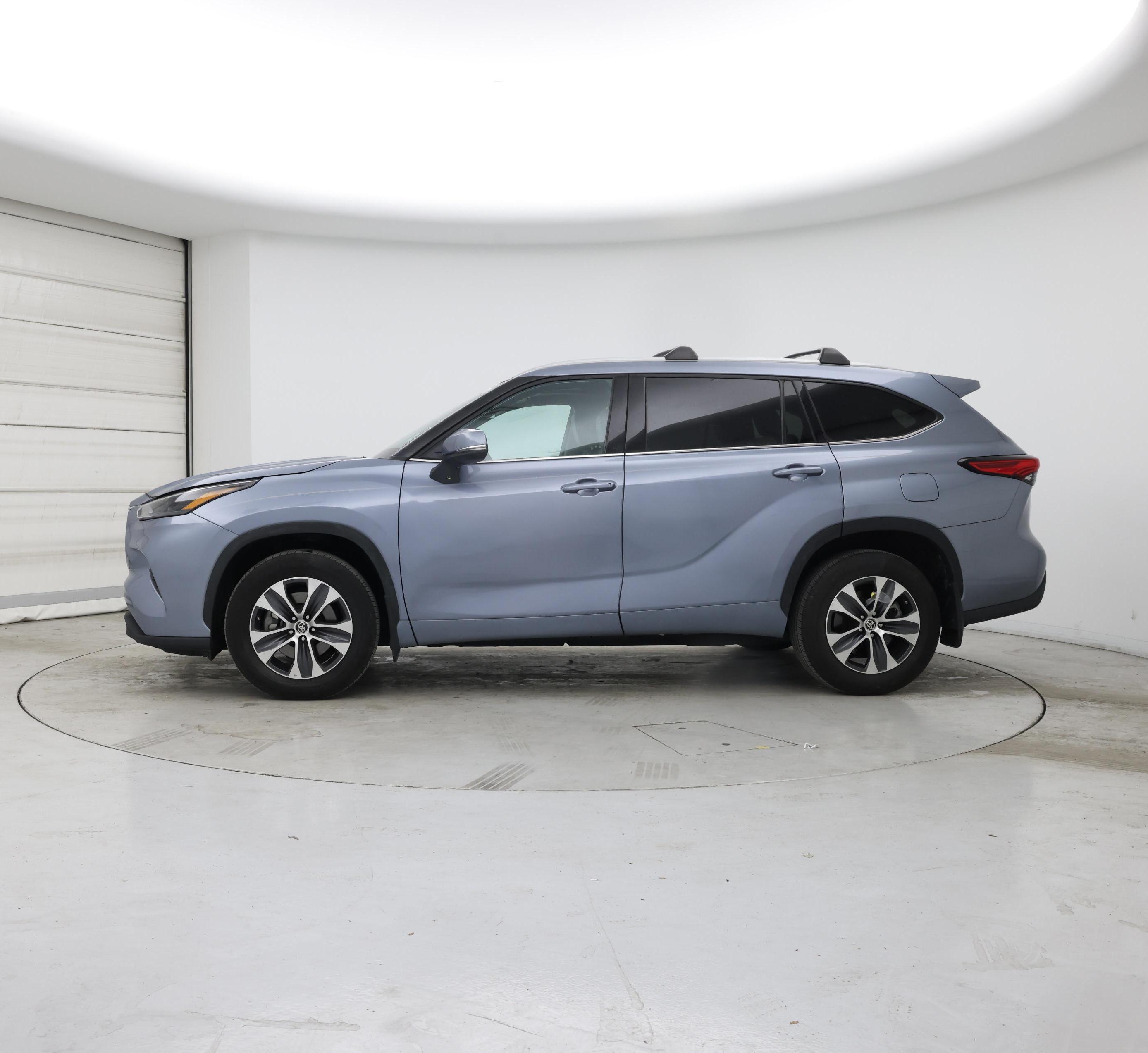 Thumbnail: 2022 Toyota Highlander - 3