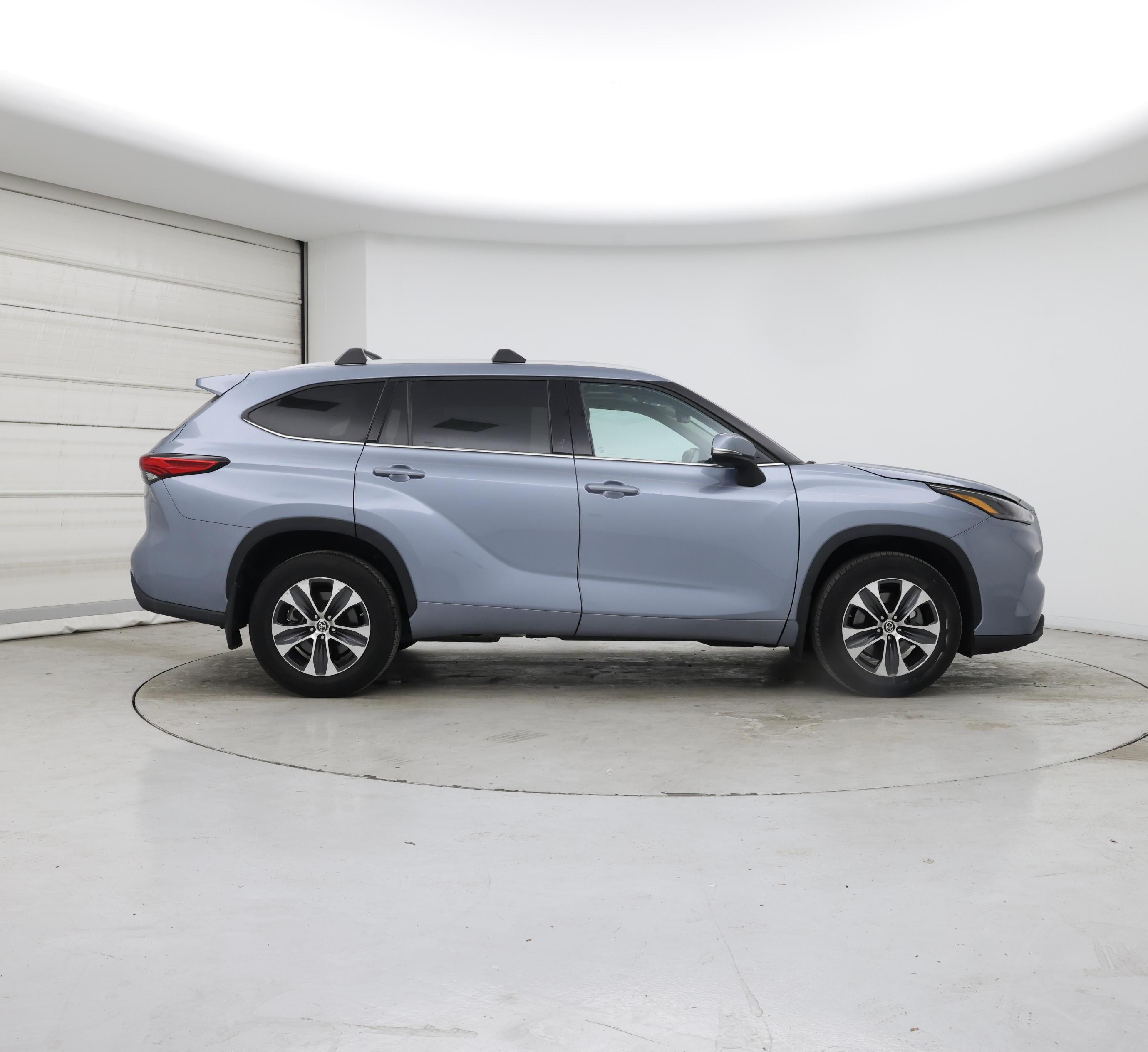 Thumbnail: 2022 Toyota Highlander - 7