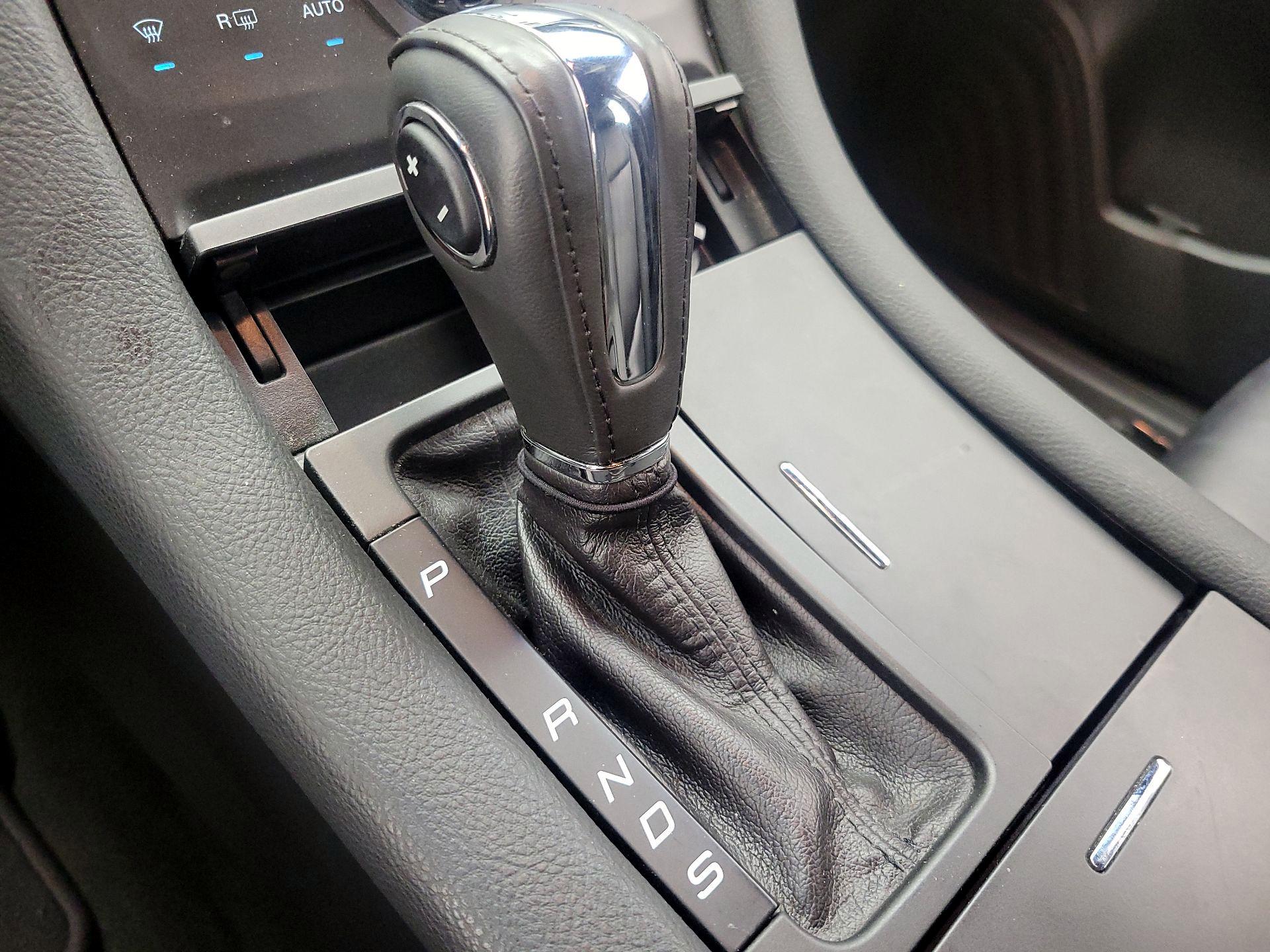 Thumbnail: 2015 Ford Taurus - 17