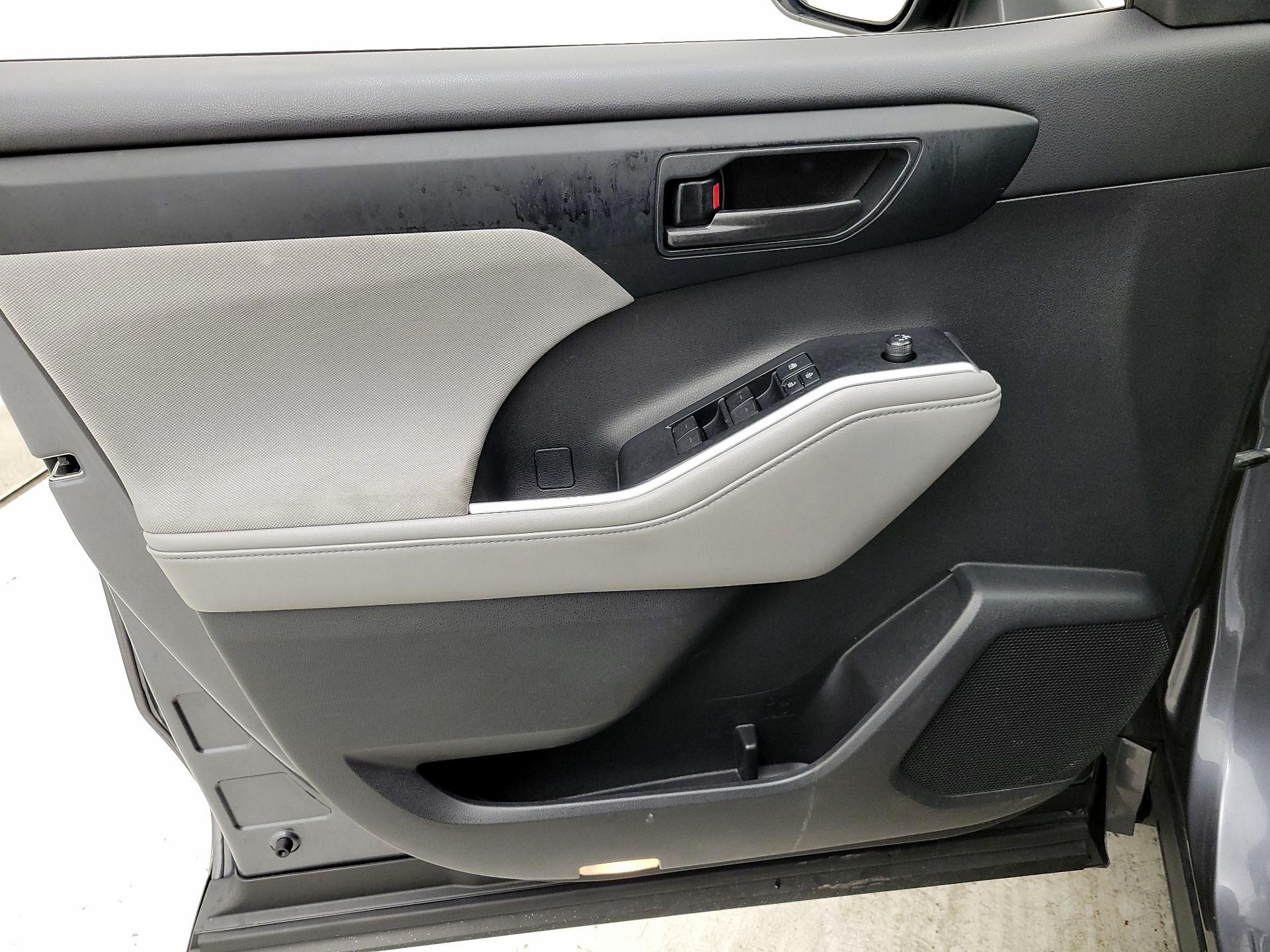 Thumbnail: 2020 Toyota Highlander - 12