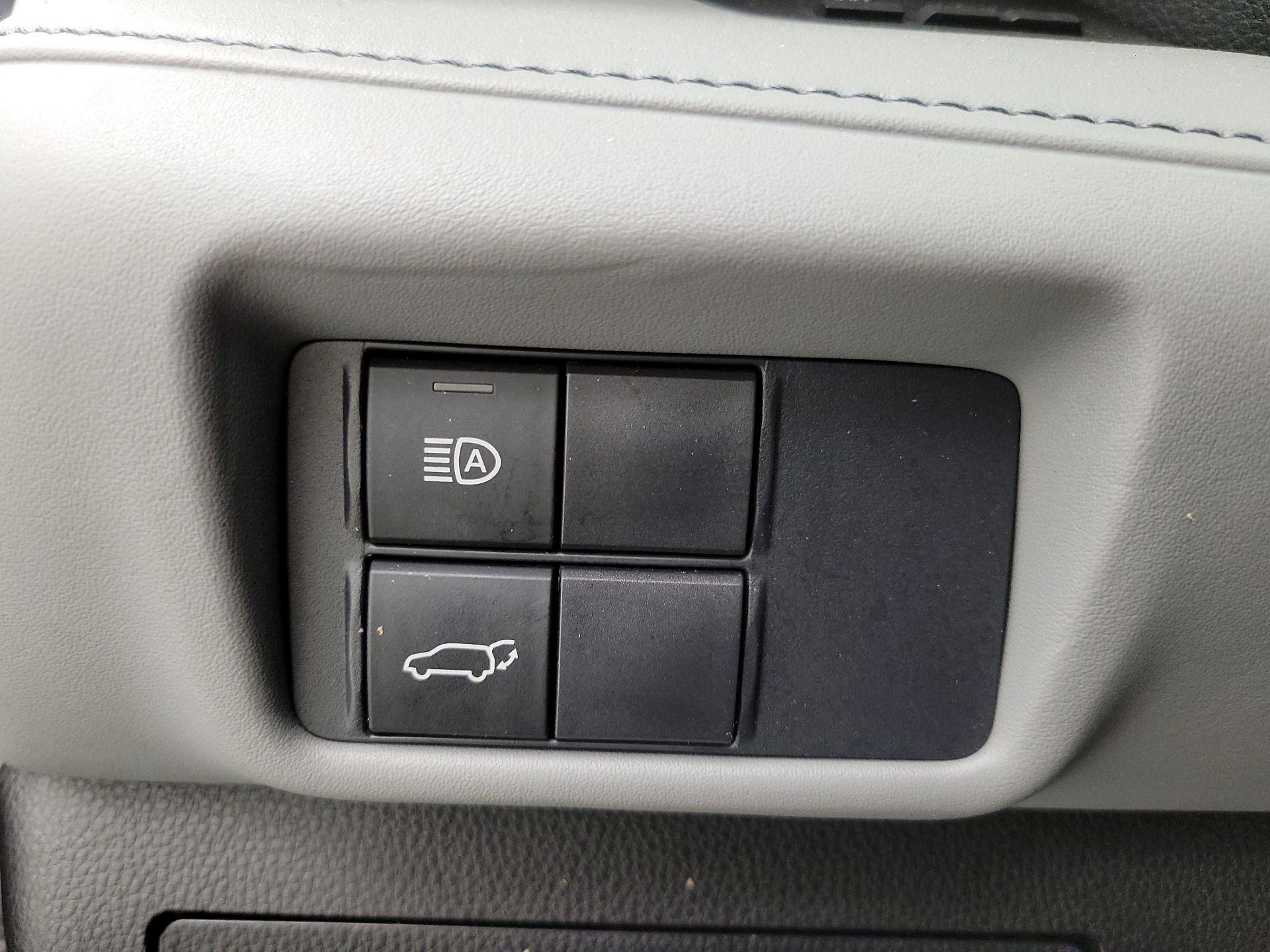 Thumbnail: 2020 Toyota Highlander - 13