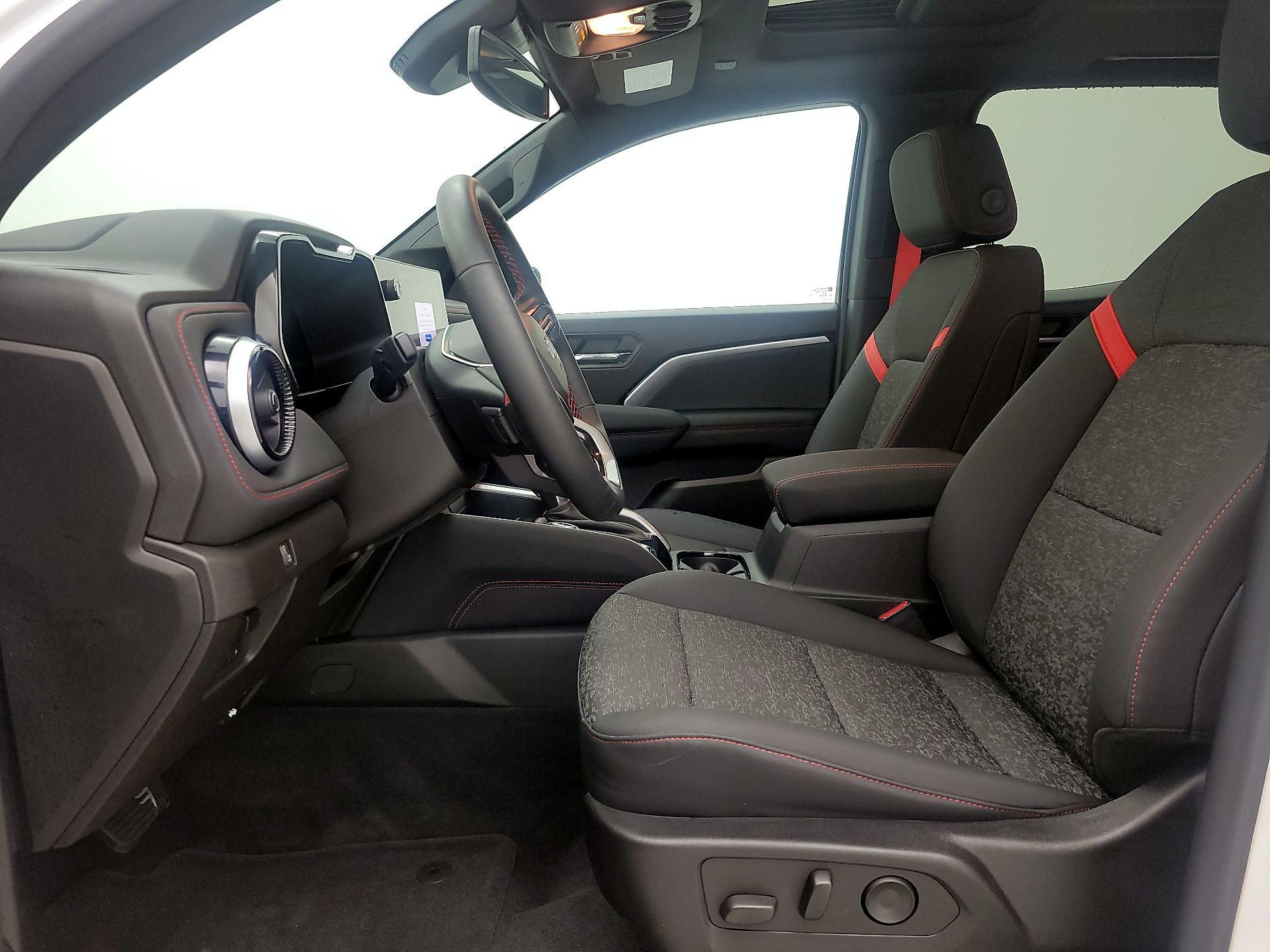 Thumbnail: 2023 Chevrolet Colorado - 11