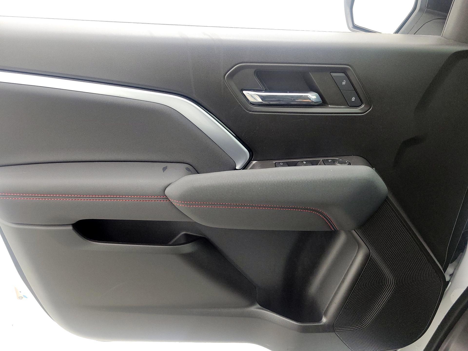 Thumbnail: 2023 Chevrolet Colorado - 12