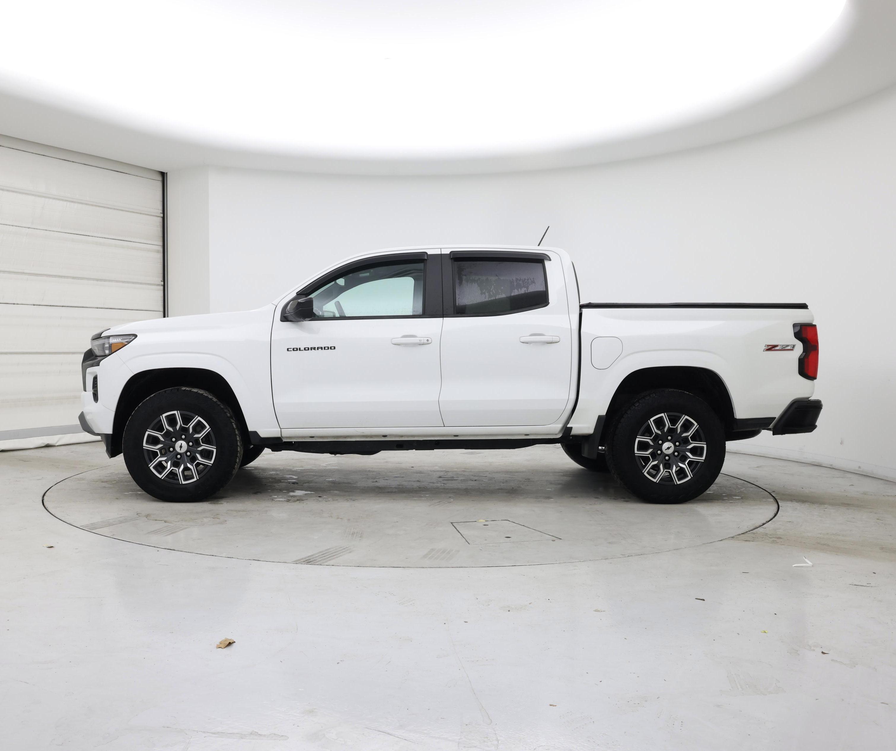 Thumbnail: 2023 Chevrolet Colorado - 3