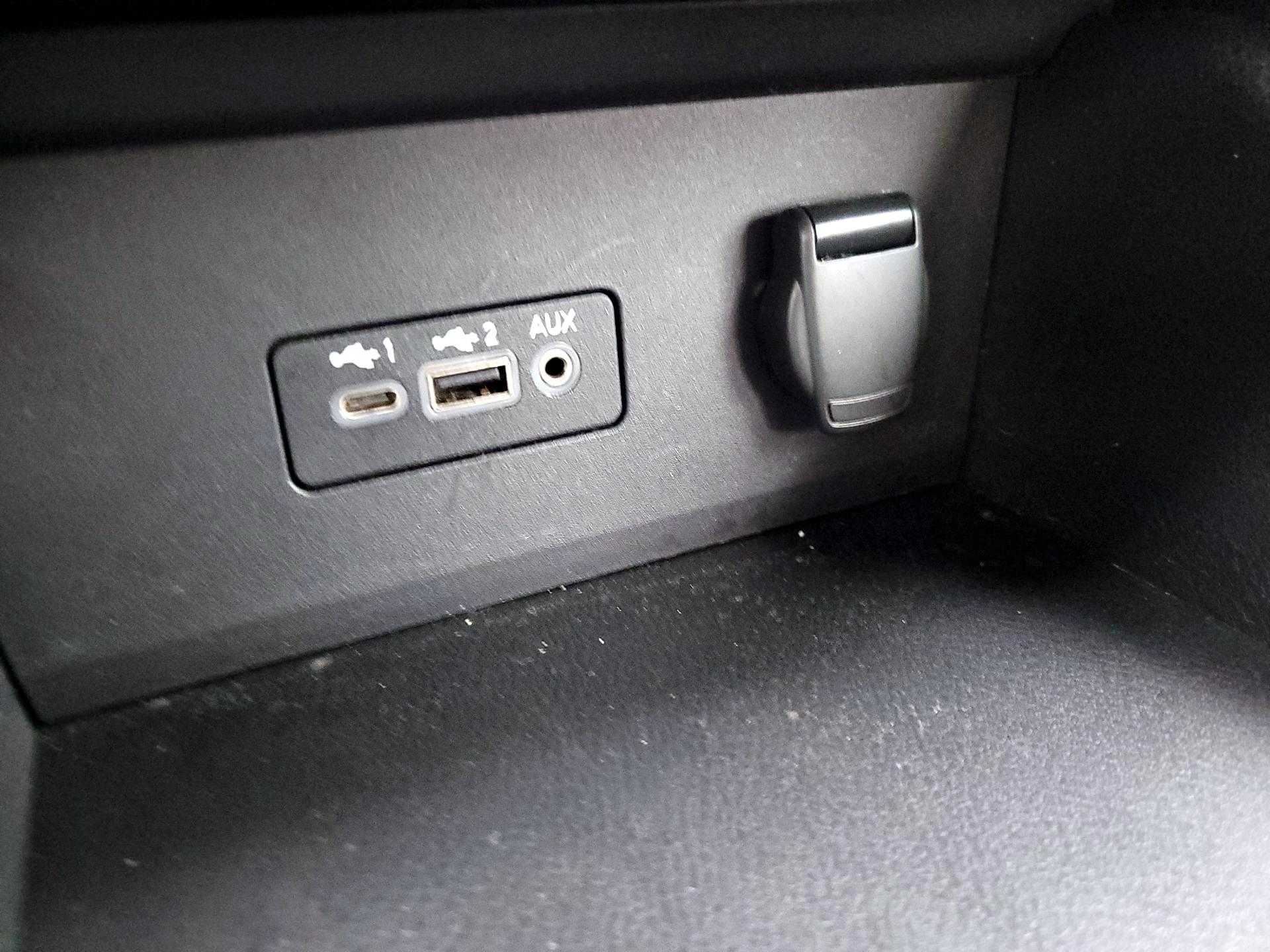 Thumbnail: 2020 Nissan Sentra - 18