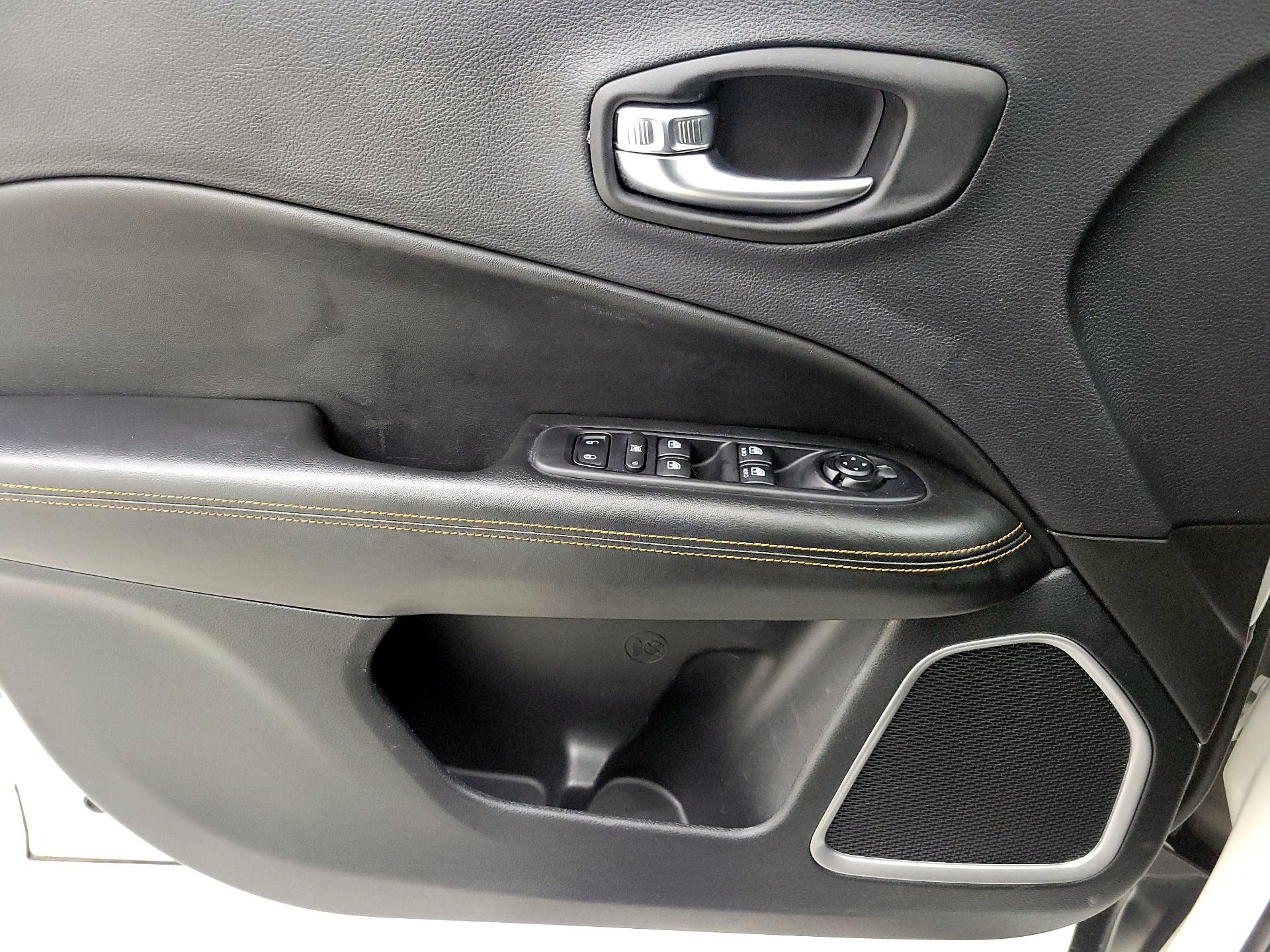 Thumbnail: 2018 Jeep Compass - 13