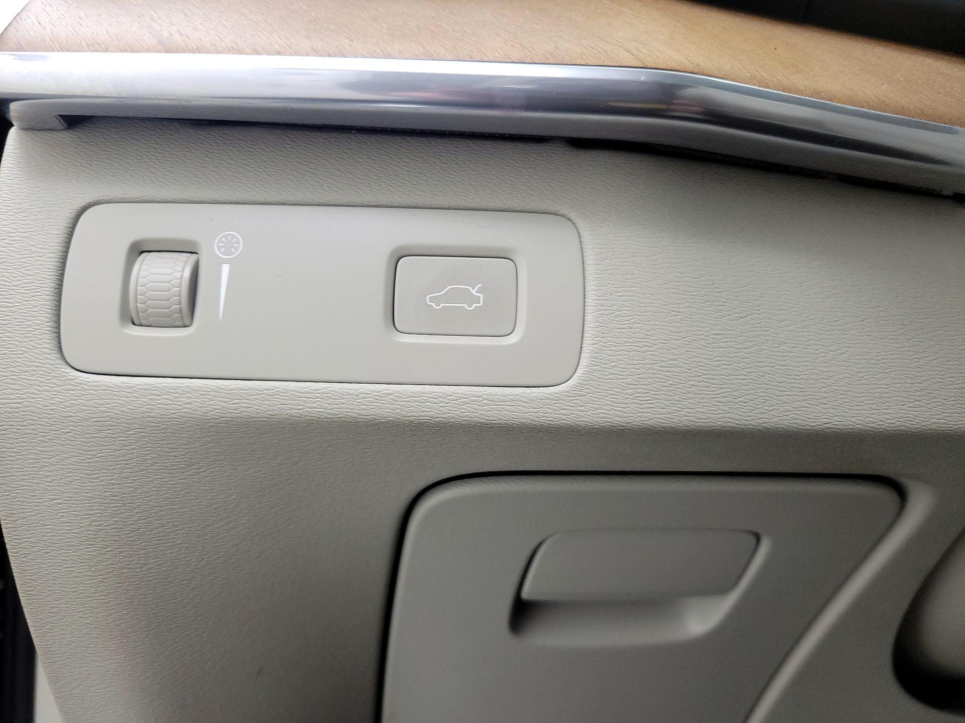 Thumbnail: 2020 Volvo XC90 - 13