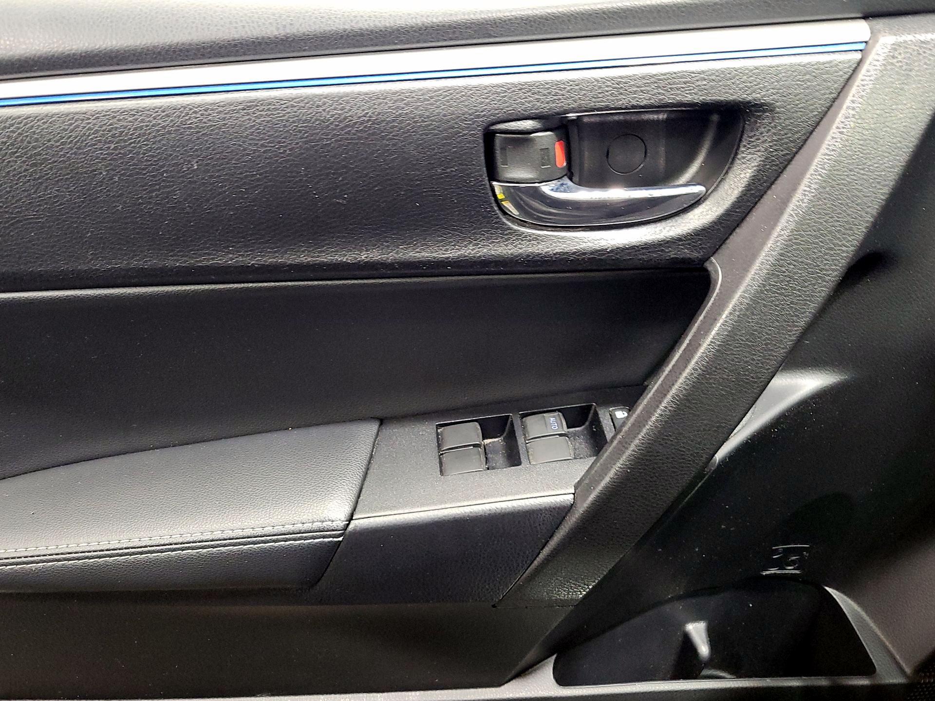 Thumbnail: 2015 Toyota Corolla - 12