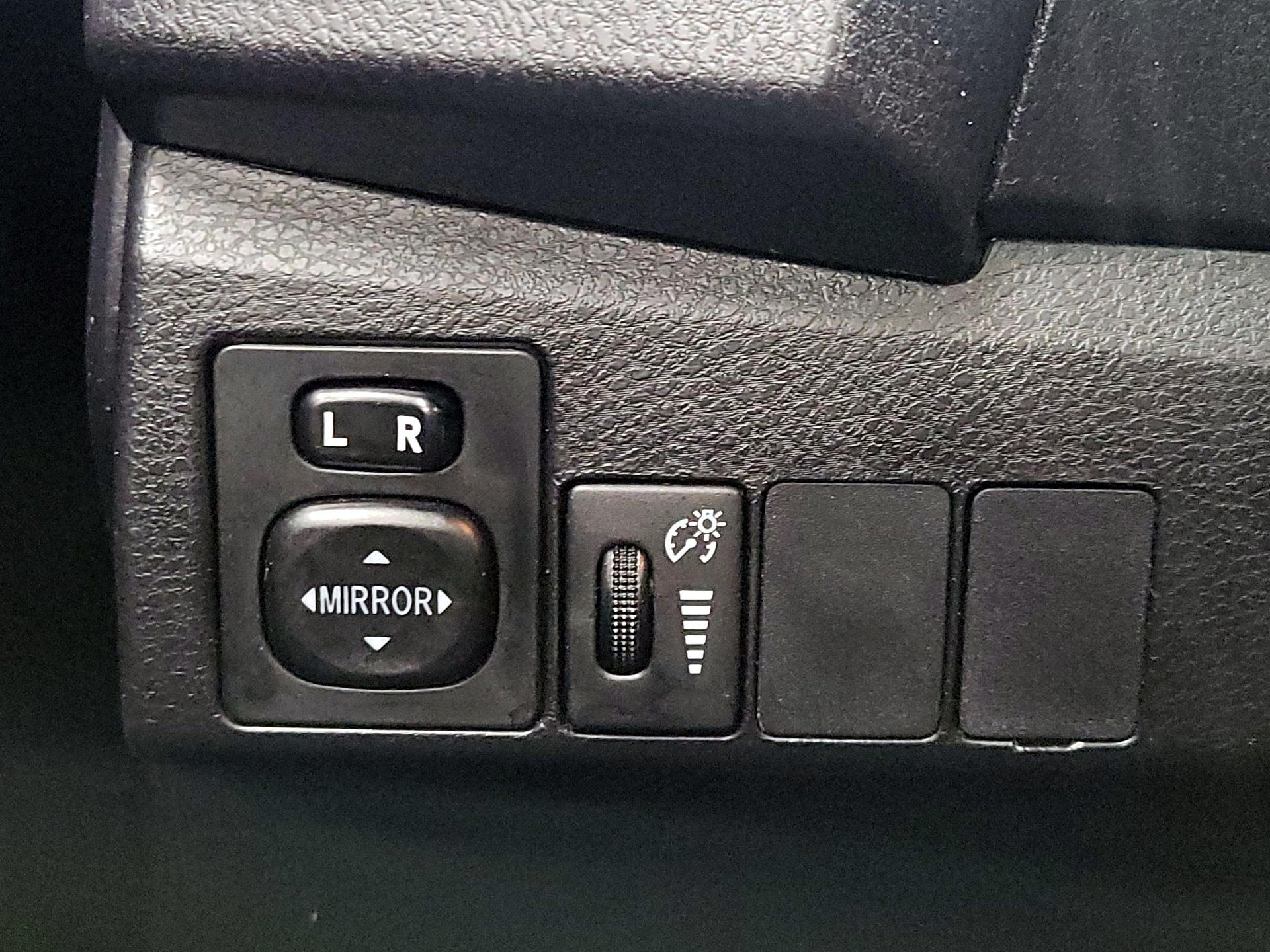 Thumbnail: 2015 Toyota Corolla - 13