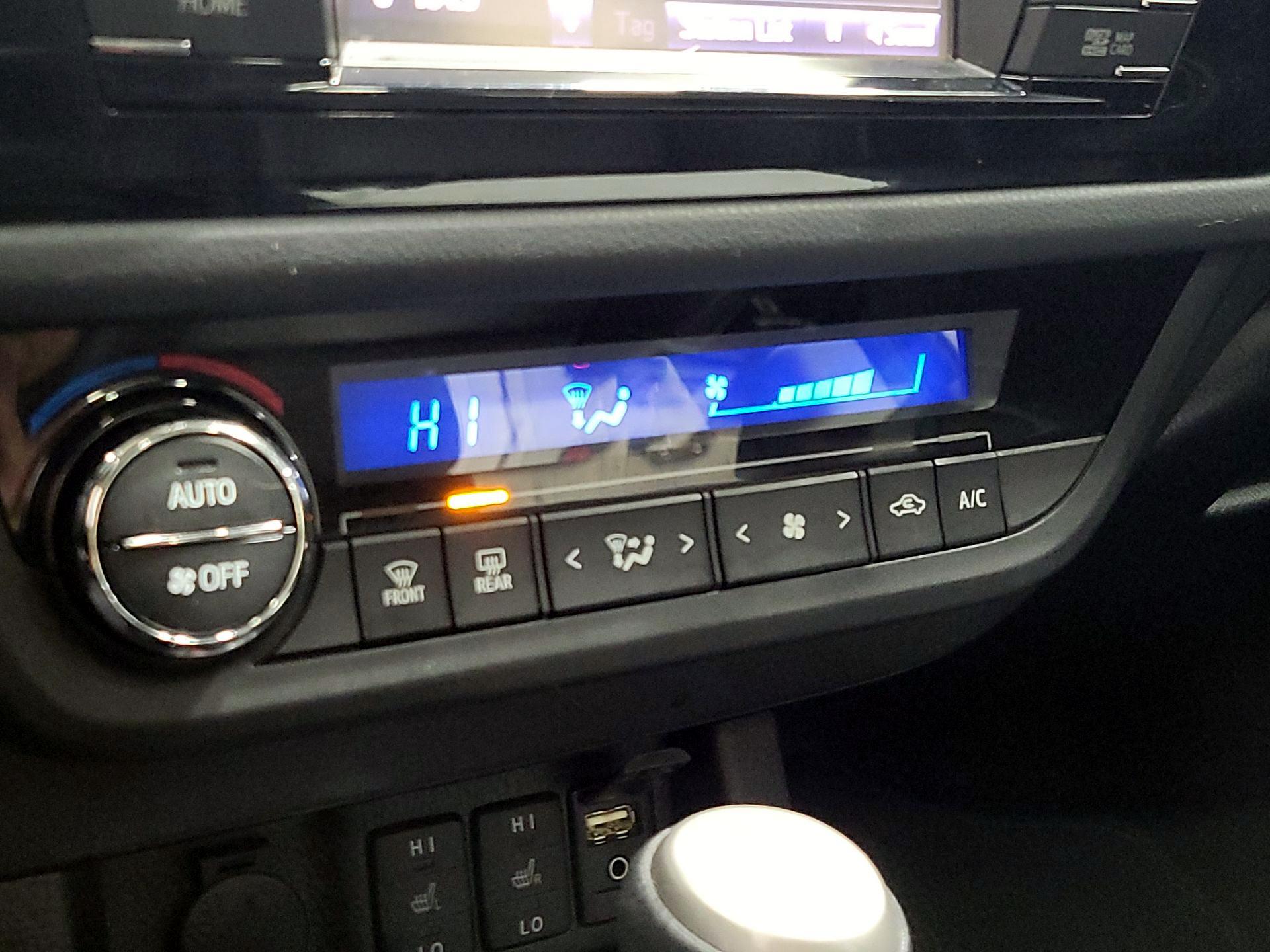 Thumbnail: 2015 Toyota Corolla - 15