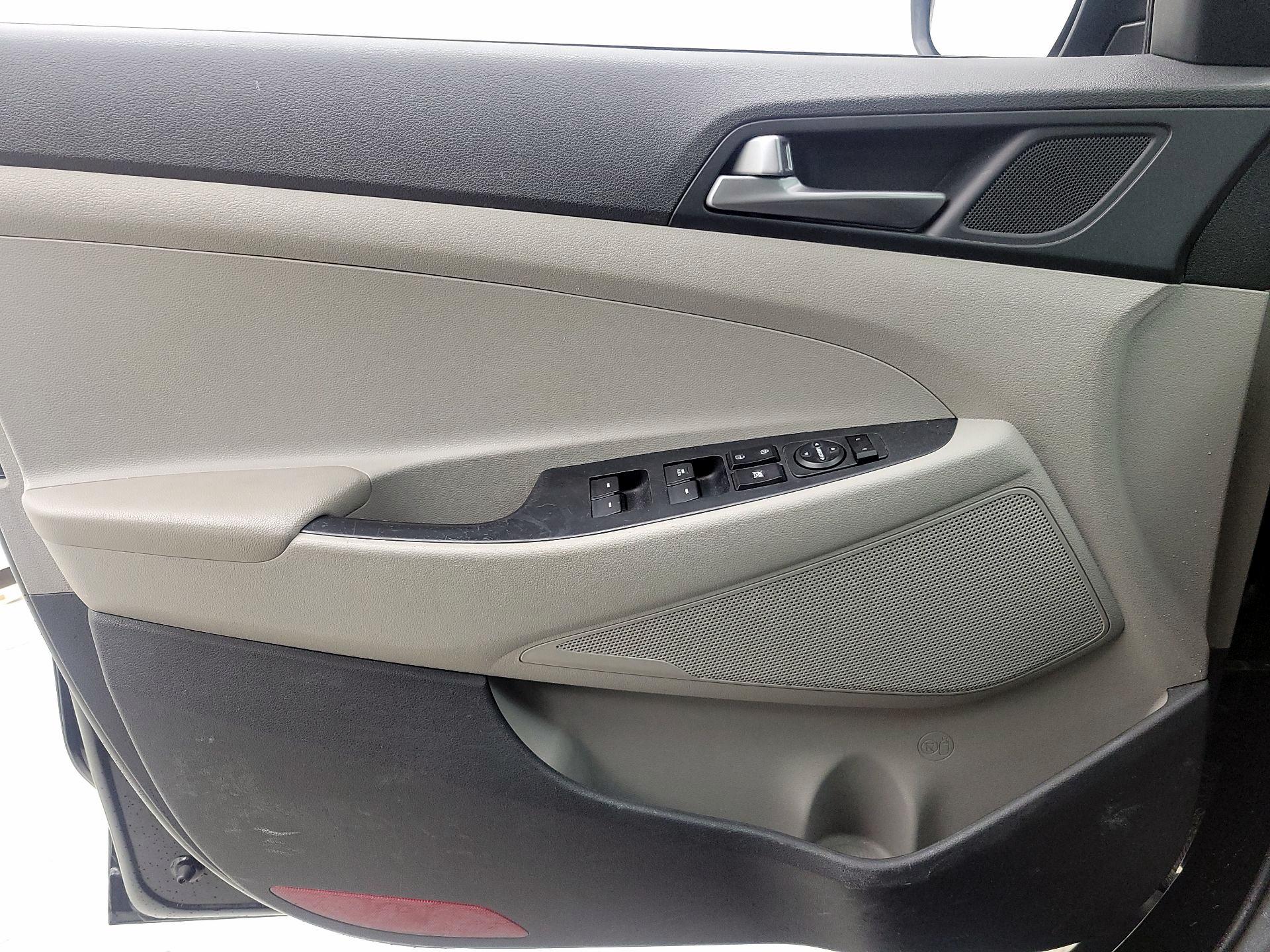 Thumbnail: 2016 Hyundai Tucson - 12