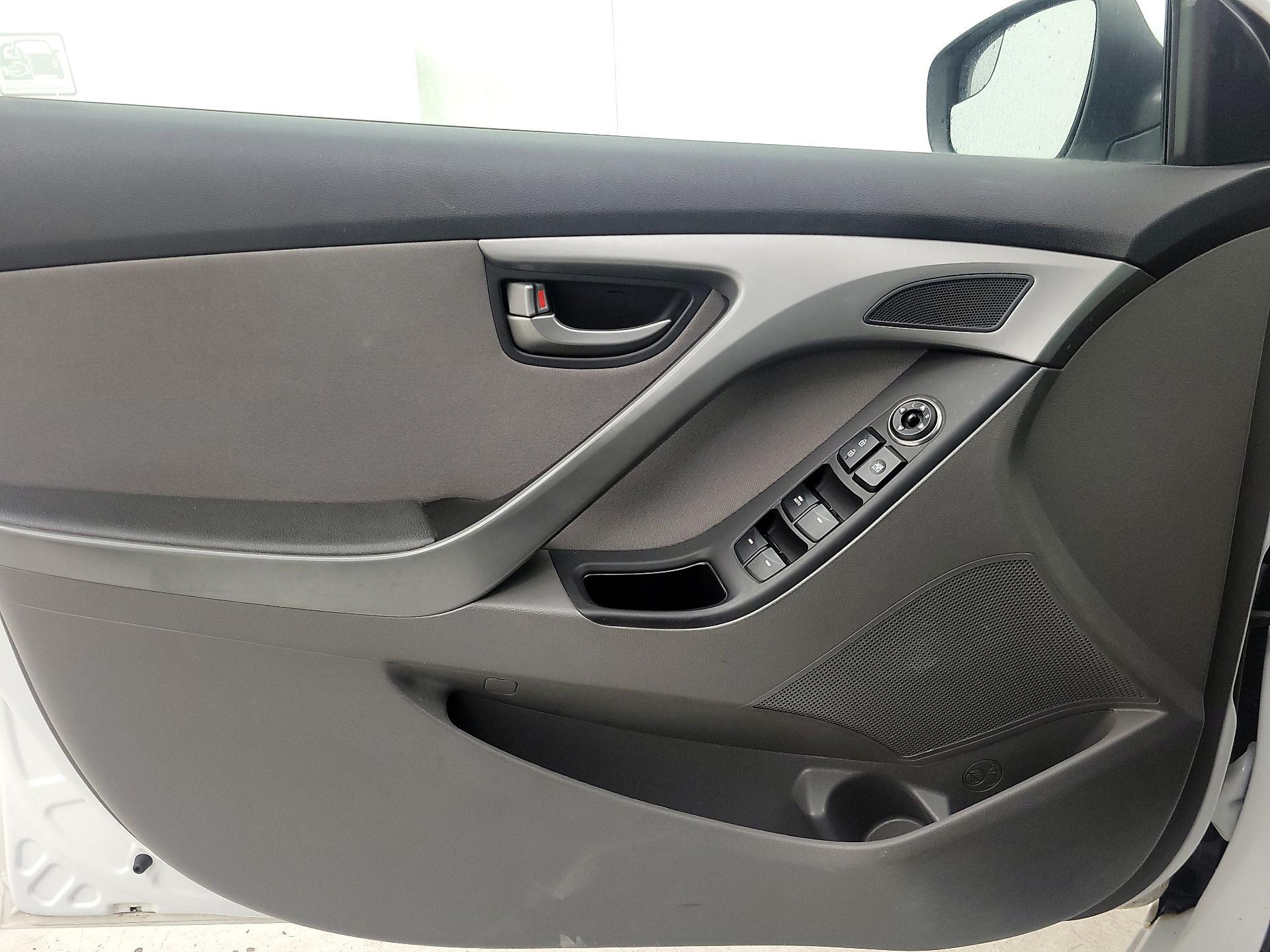 Thumbnail: 2016 Hyundai Elantra - 12
