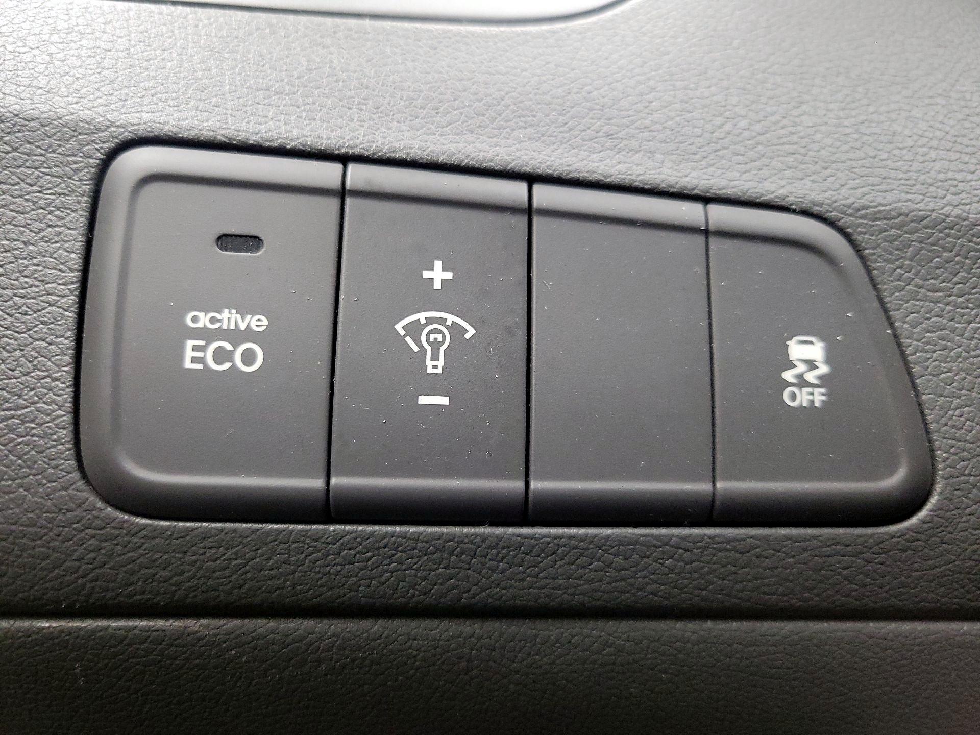 Thumbnail: 2016 Hyundai Elantra - 13