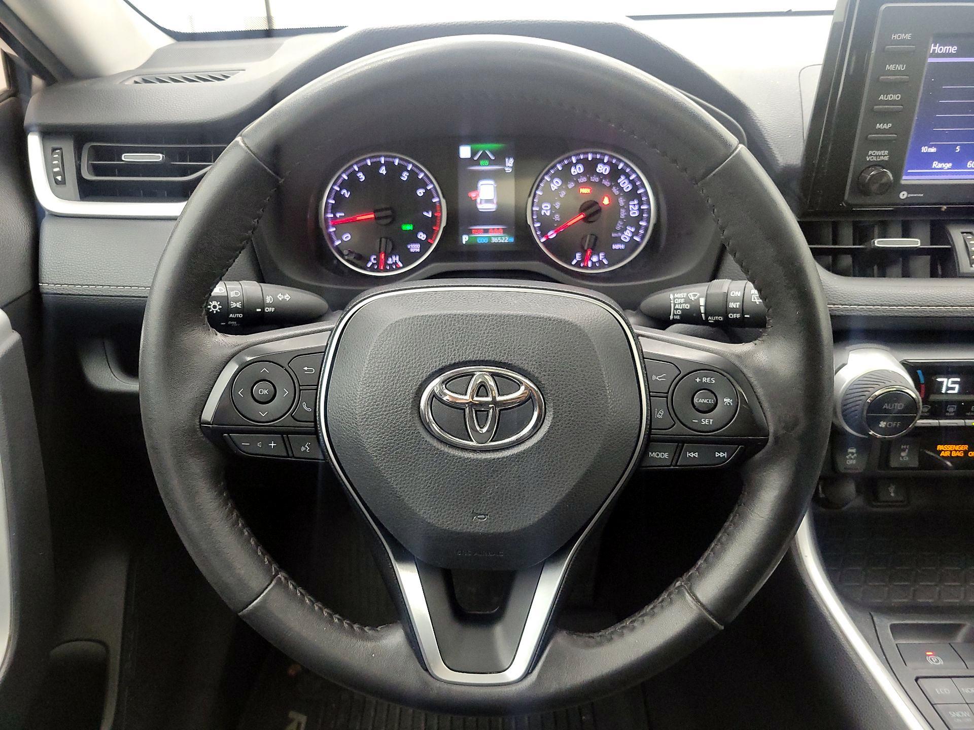 Thumbnail: 2022 Toyota RAV4 - 10