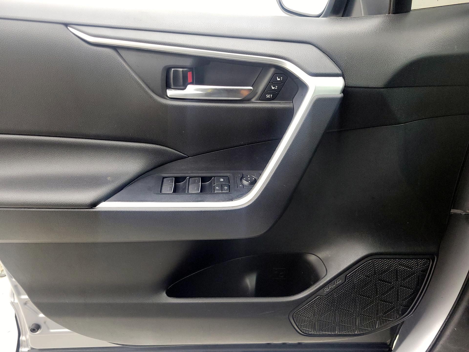 Thumbnail: 2022 Toyota RAV4 - 12