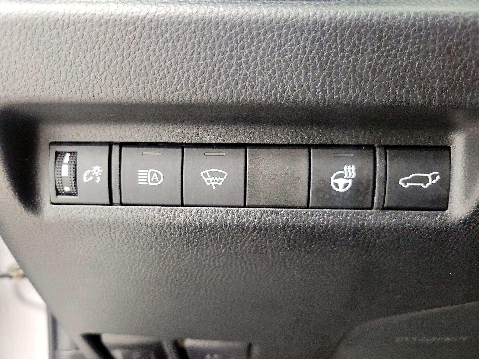 Thumbnail: 2022 Toyota RAV4 - 13