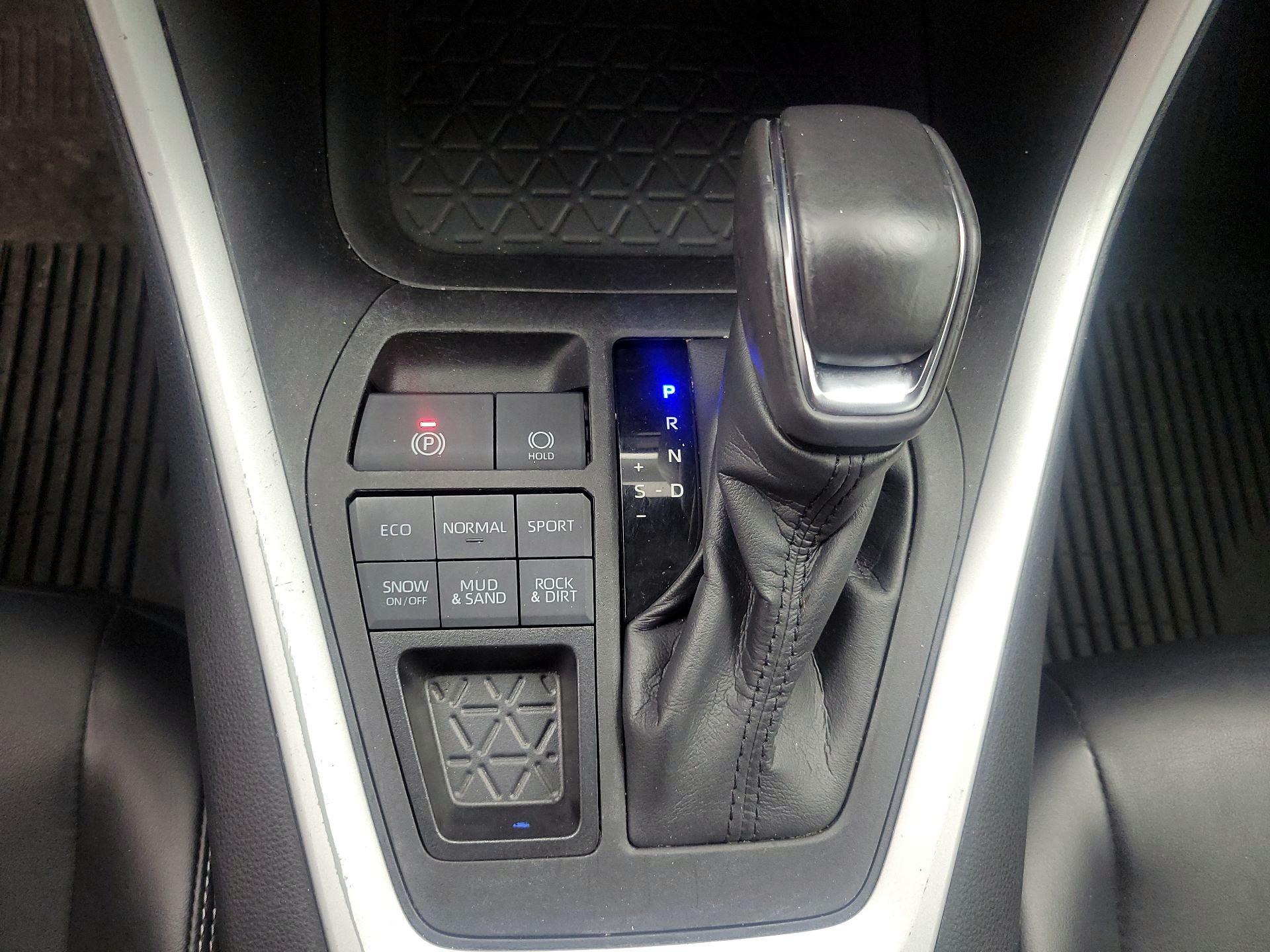 Thumbnail: 2022 Toyota RAV4 - 17