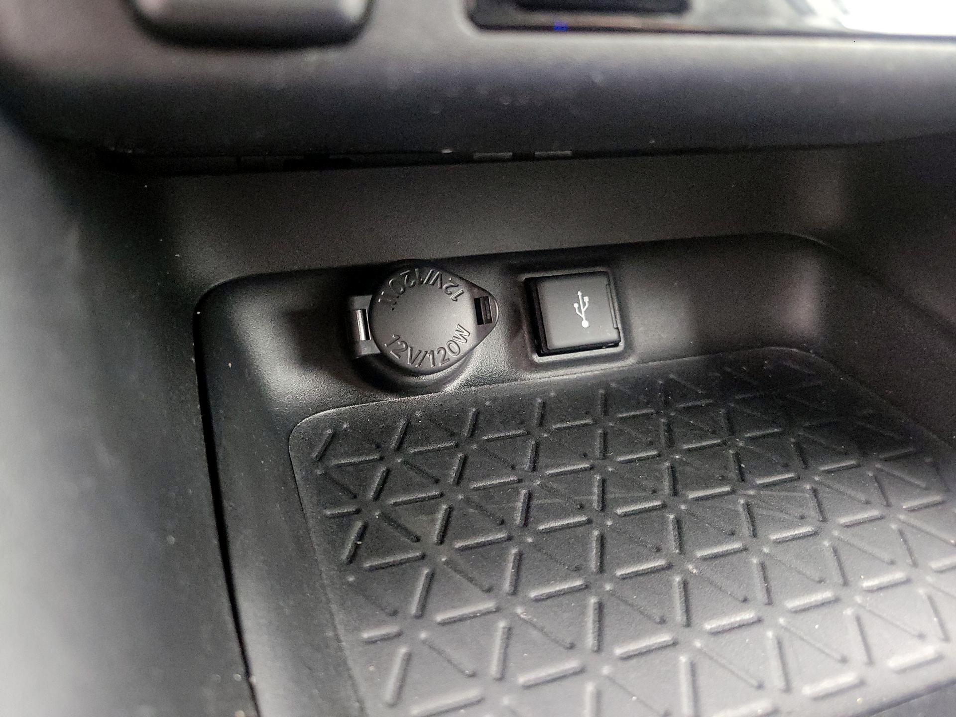 Thumbnail: 2022 Toyota RAV4 - 18