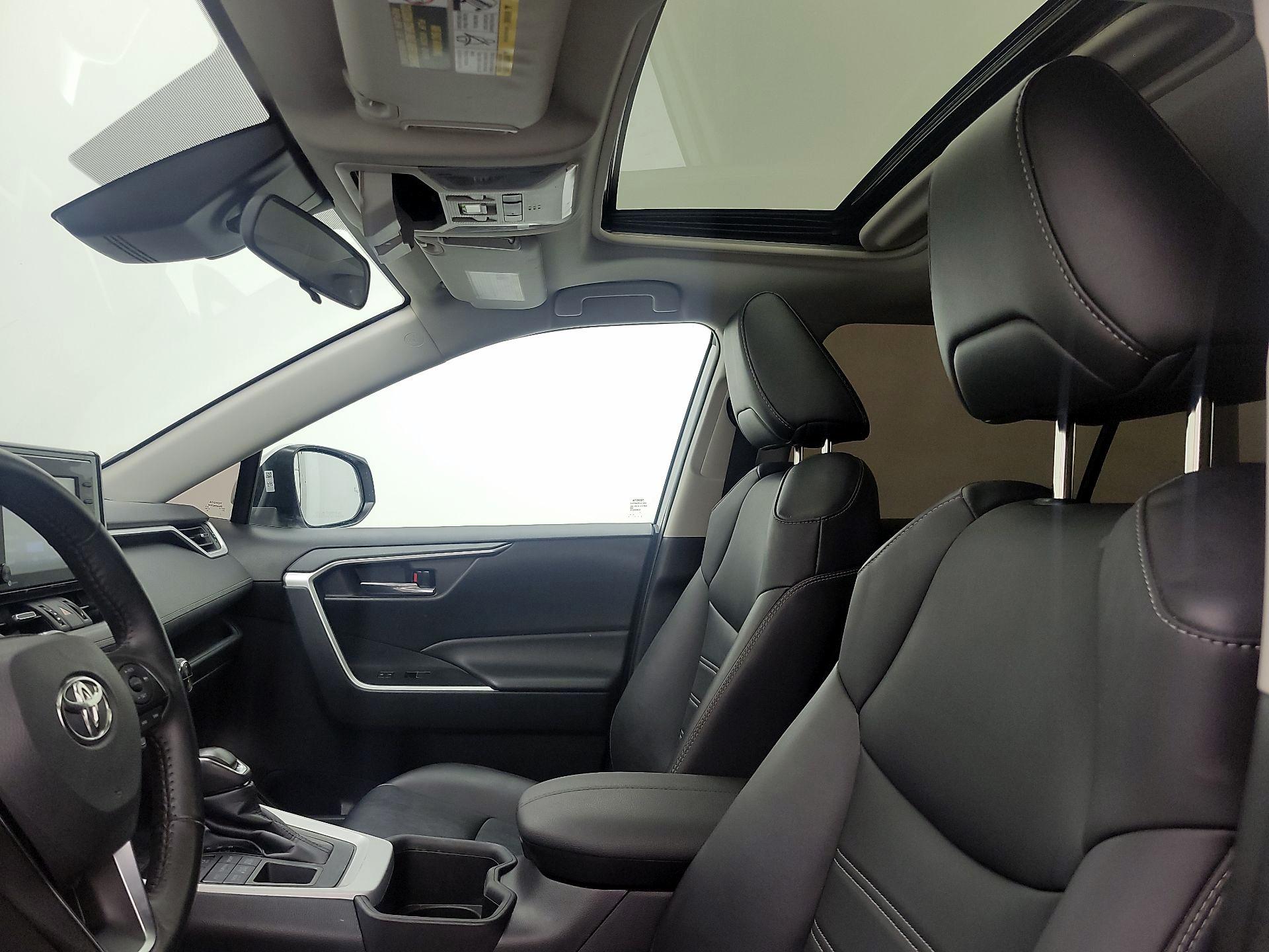 Thumbnail: 2022 Toyota RAV4 - 19