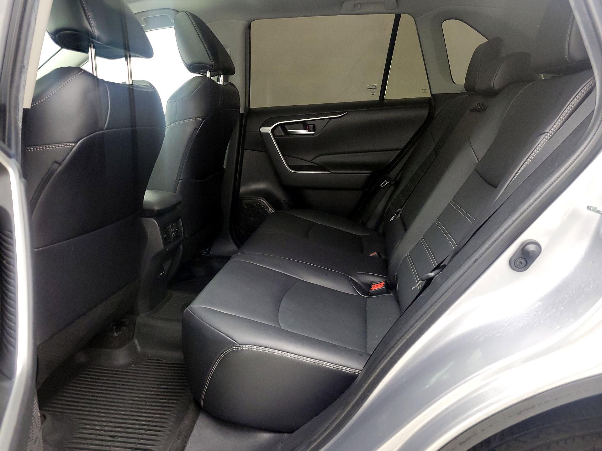 Thumbnail: 2022 Toyota RAV4 - 20