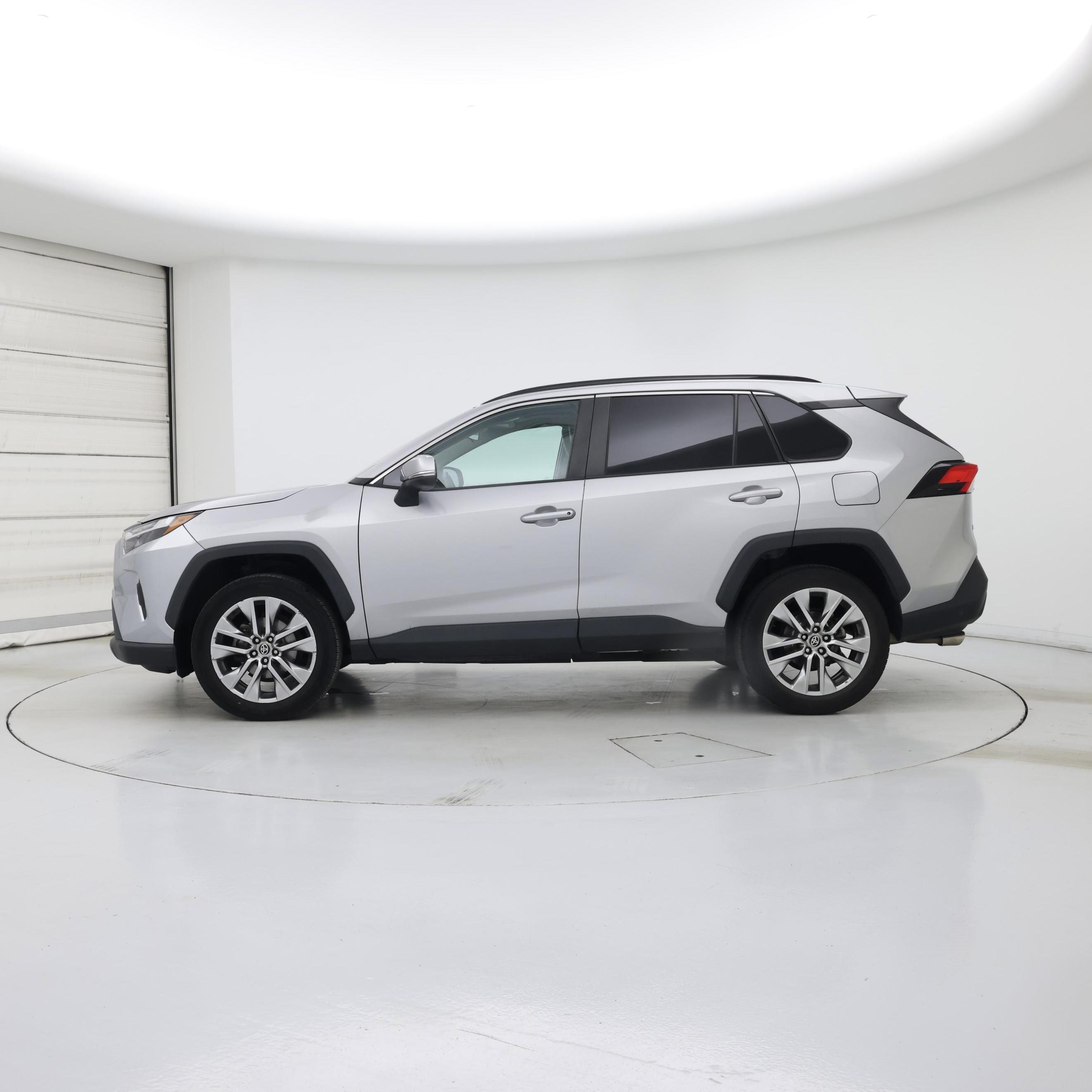 Thumbnail: 2022 Toyota RAV4 - 3